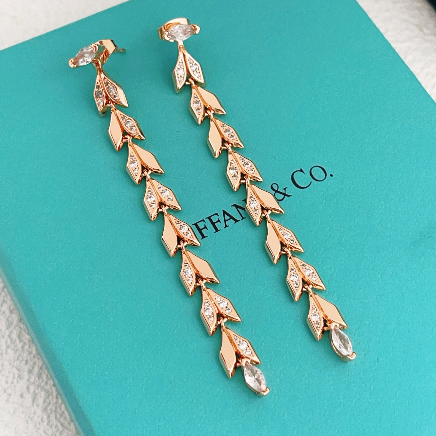 Tiffany & Co. Tiffany*帝芙尼最新款，非常的上镜‼ 设计很特别值得入手 高级手工坊系列