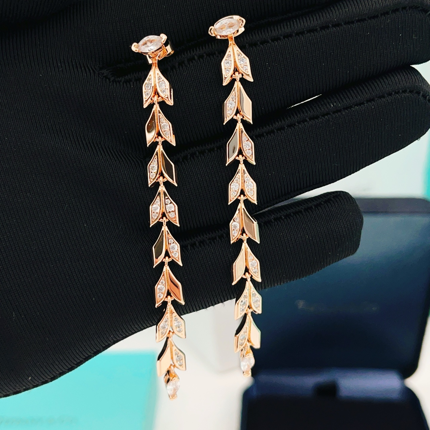 Tiffany & Co. Tiffany*帝芙尼最新款，非常的上镜‼ 设计很特别值得入手 高级手工坊系列