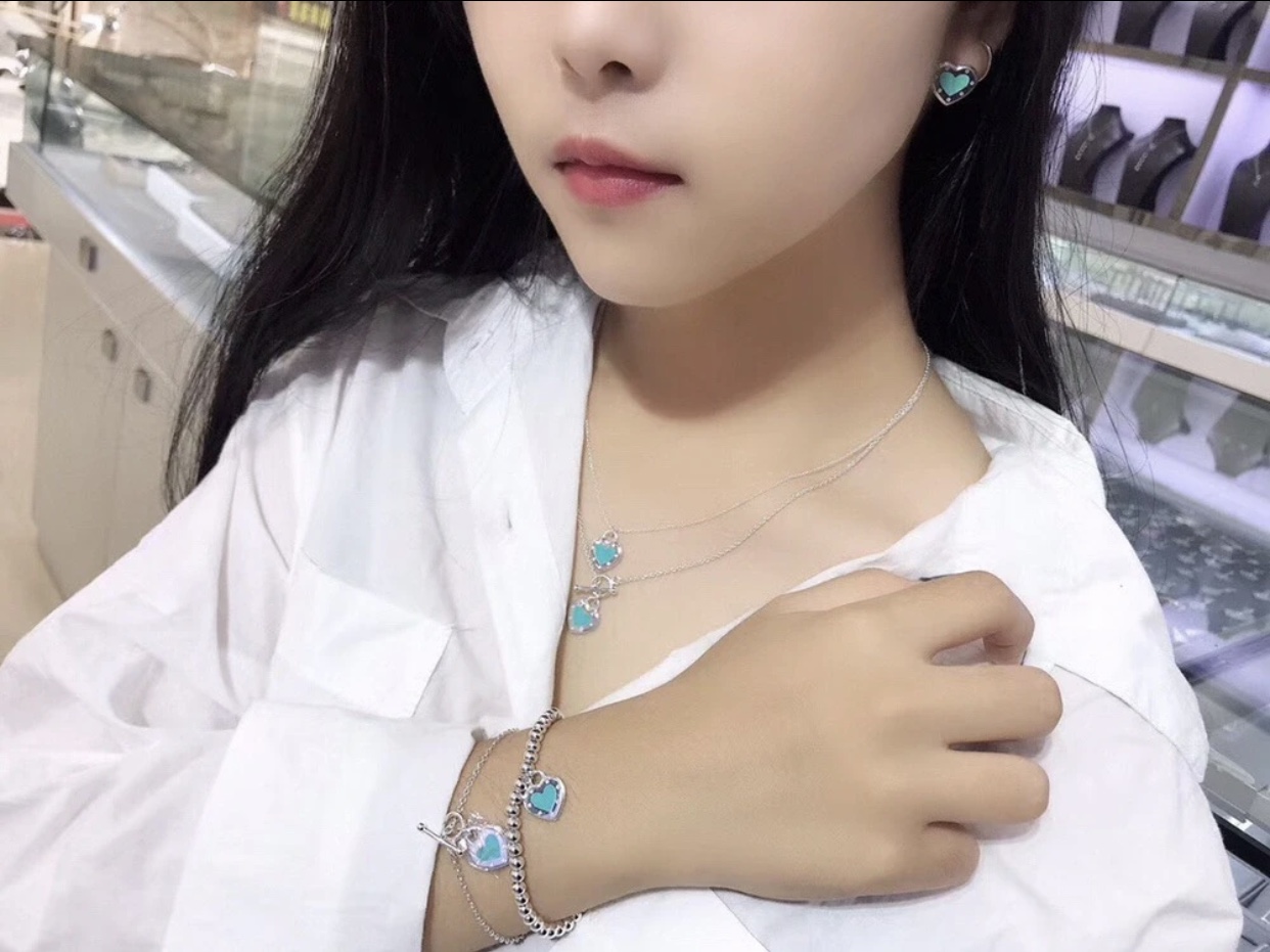 Tiffany & Co. Tiffany*帝芙尼最新款，非常的上镜‼ 设计很特别值得入手 高级手工坊系列