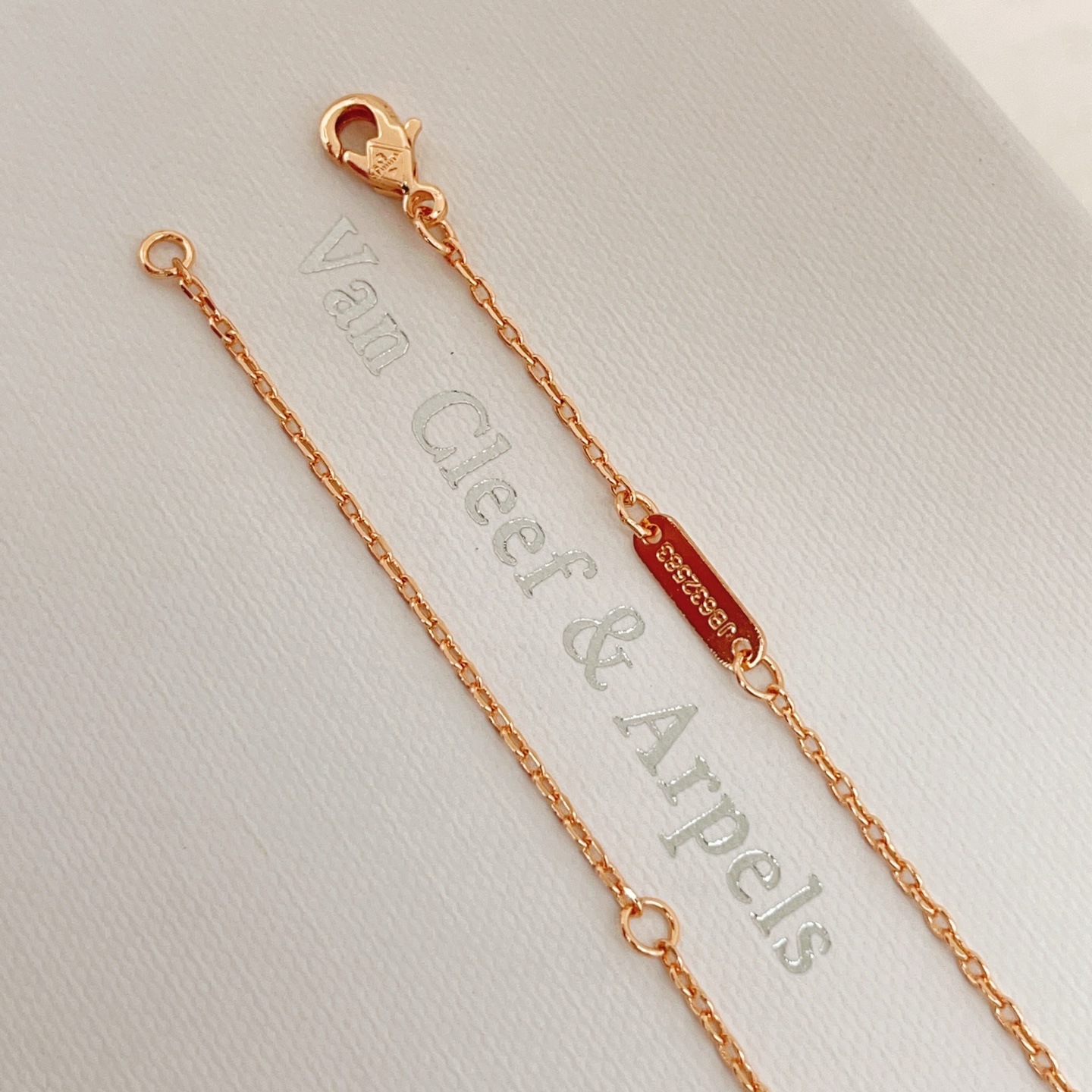 Collana Van Cleef Arpels Perlee Oro rosa con accenti di diamanti chiari 42 cm