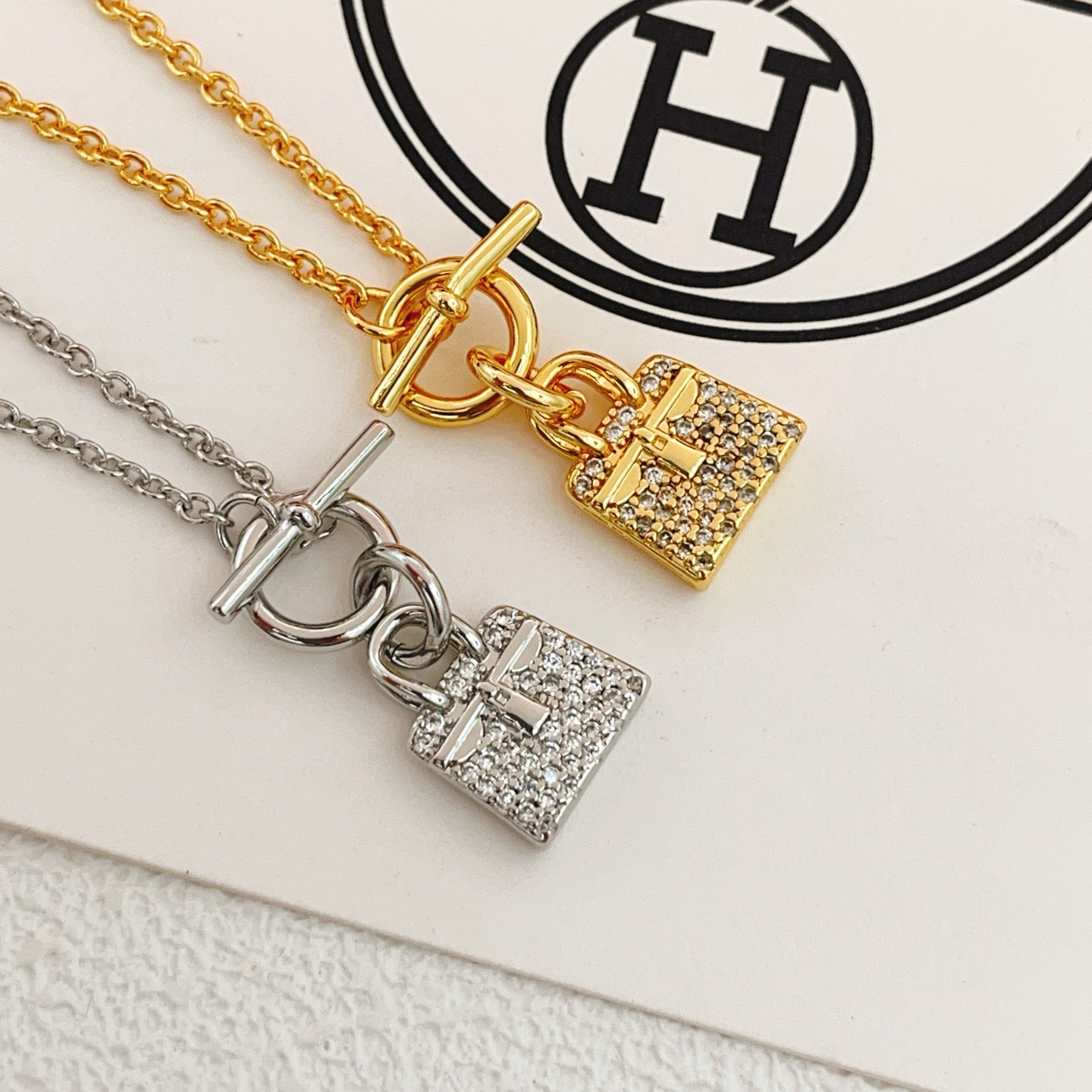 Колье латунь HX122