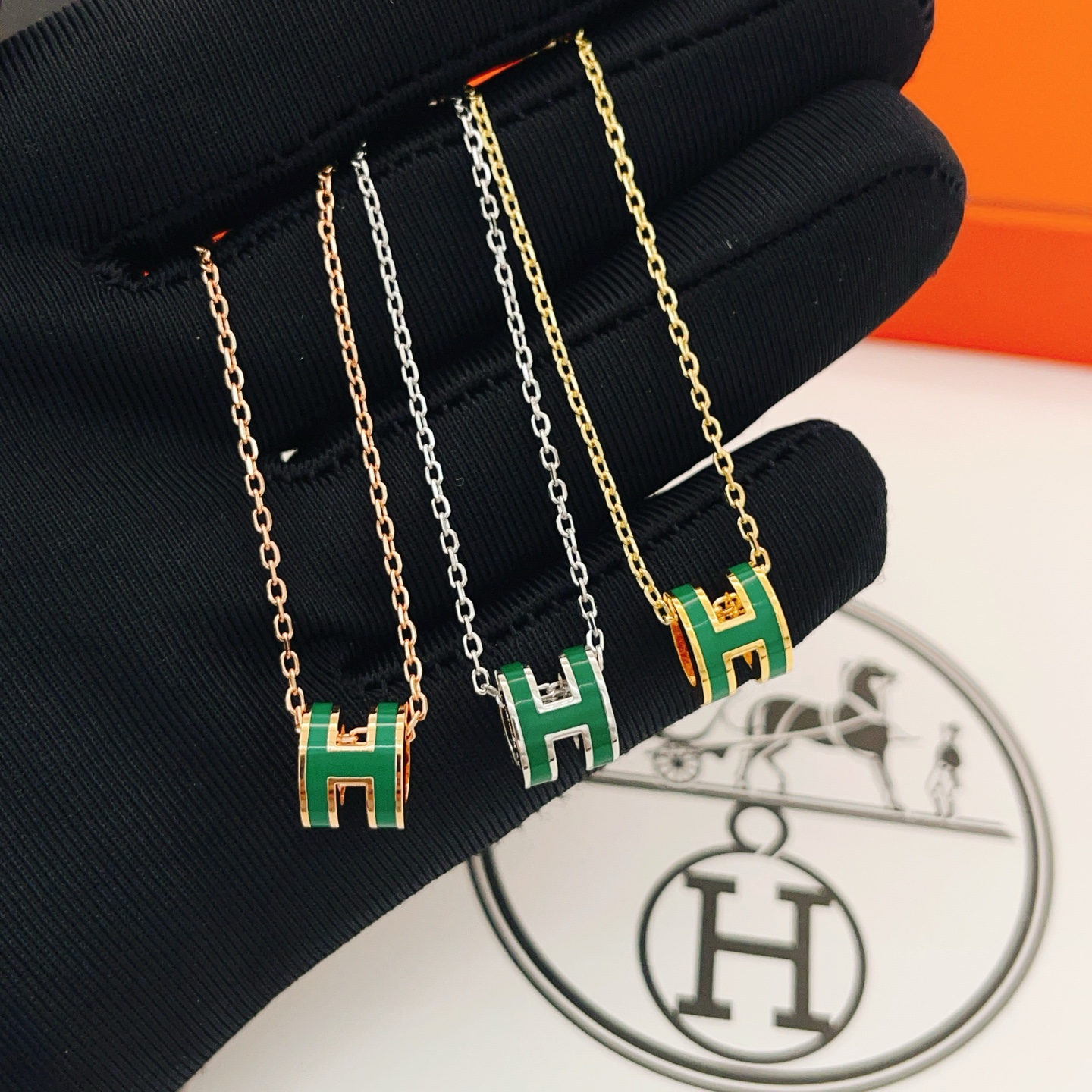 Колье латунь зелёный HX131