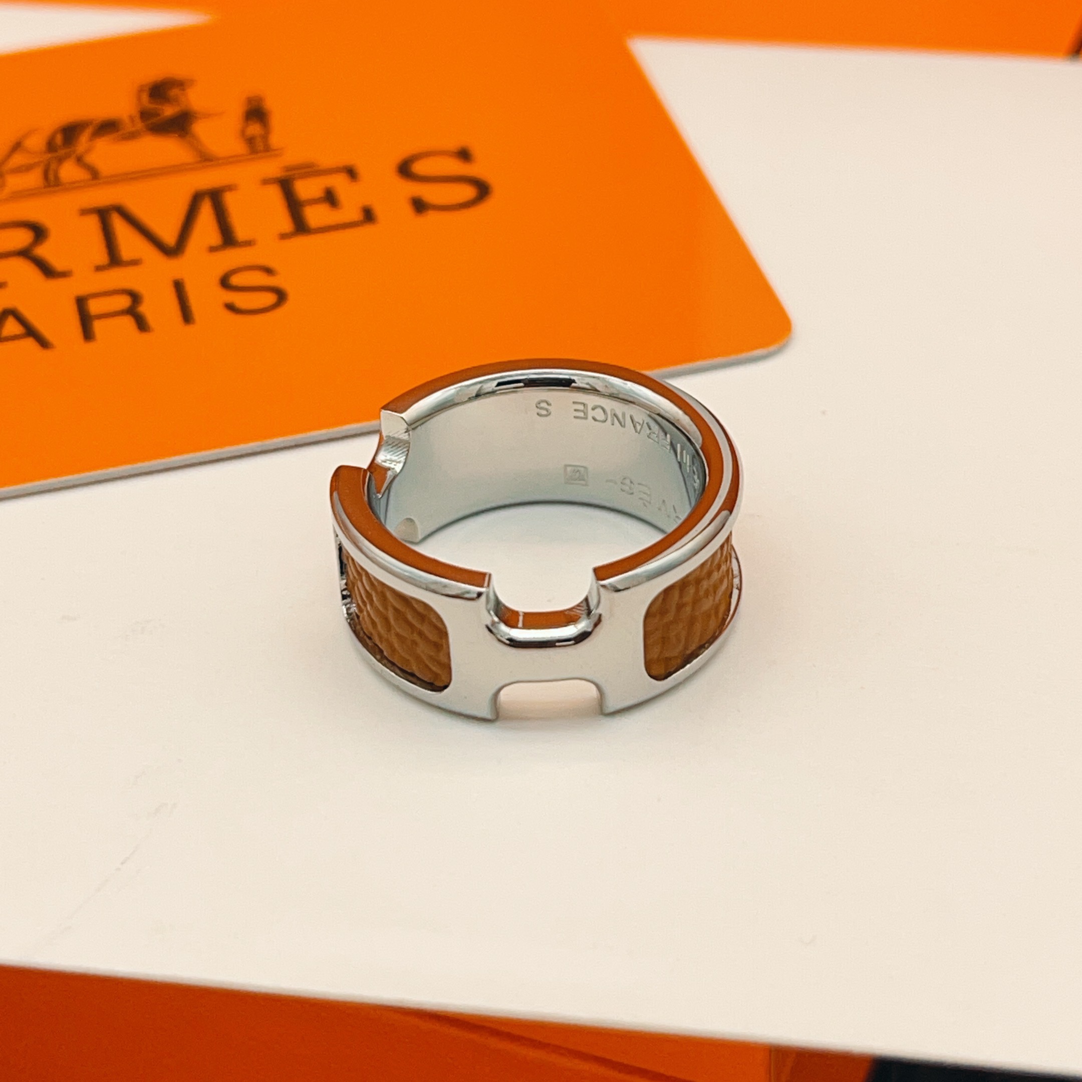 Hermès He@mes最新款，非常的上镜‼ 设计很特别值得入手 高级手工坊系列