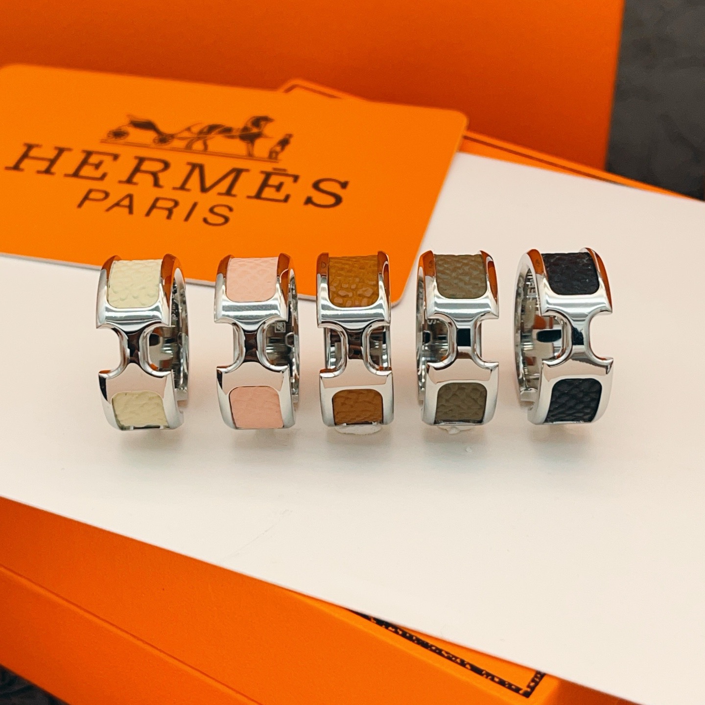 Hermès He@mes最新款，非常的上镜‼ 设计很特别值得入手 高级手工坊系列