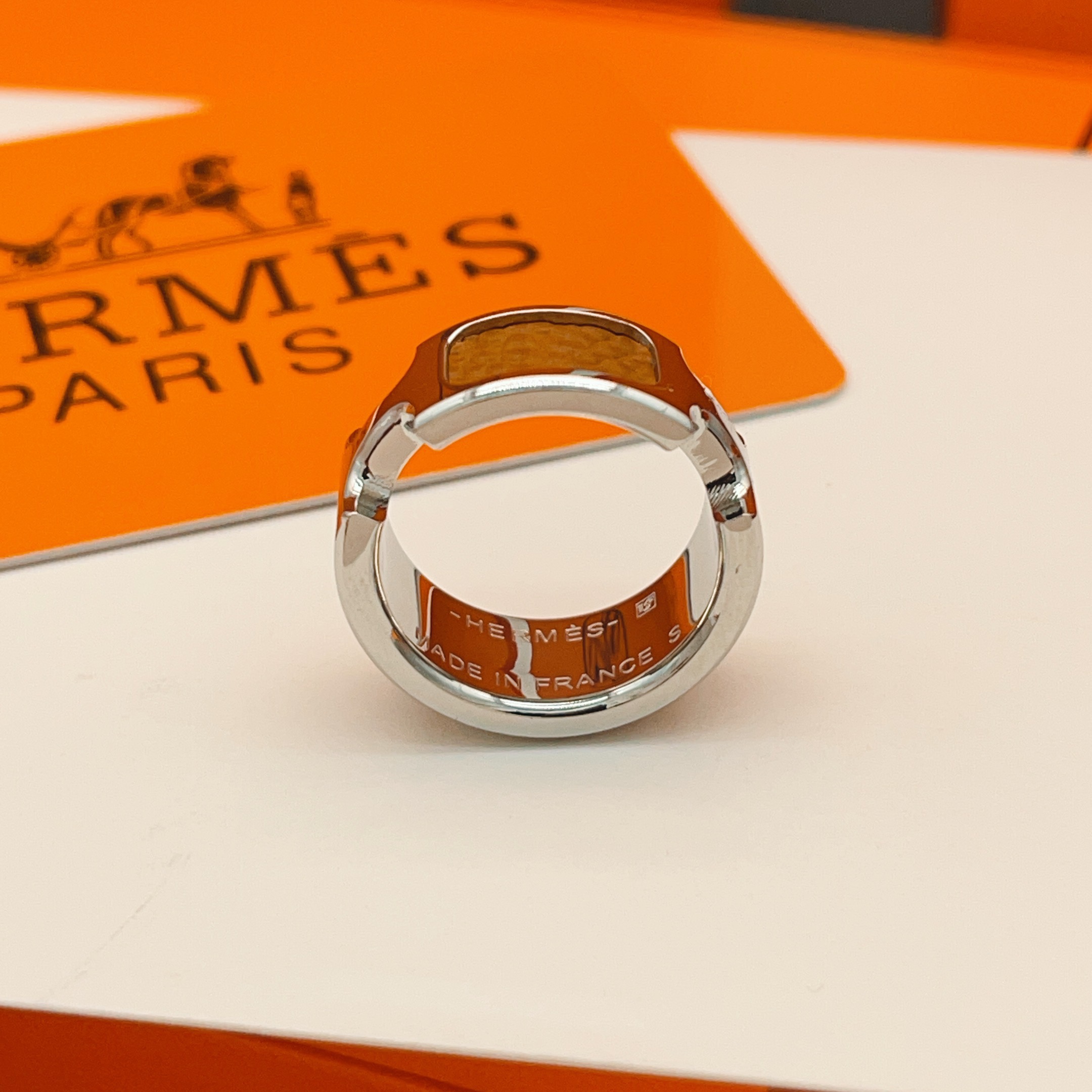 Hermès He@mes最新款，非常的上镜‼ 设计很特别值得入手 高级手工坊系列