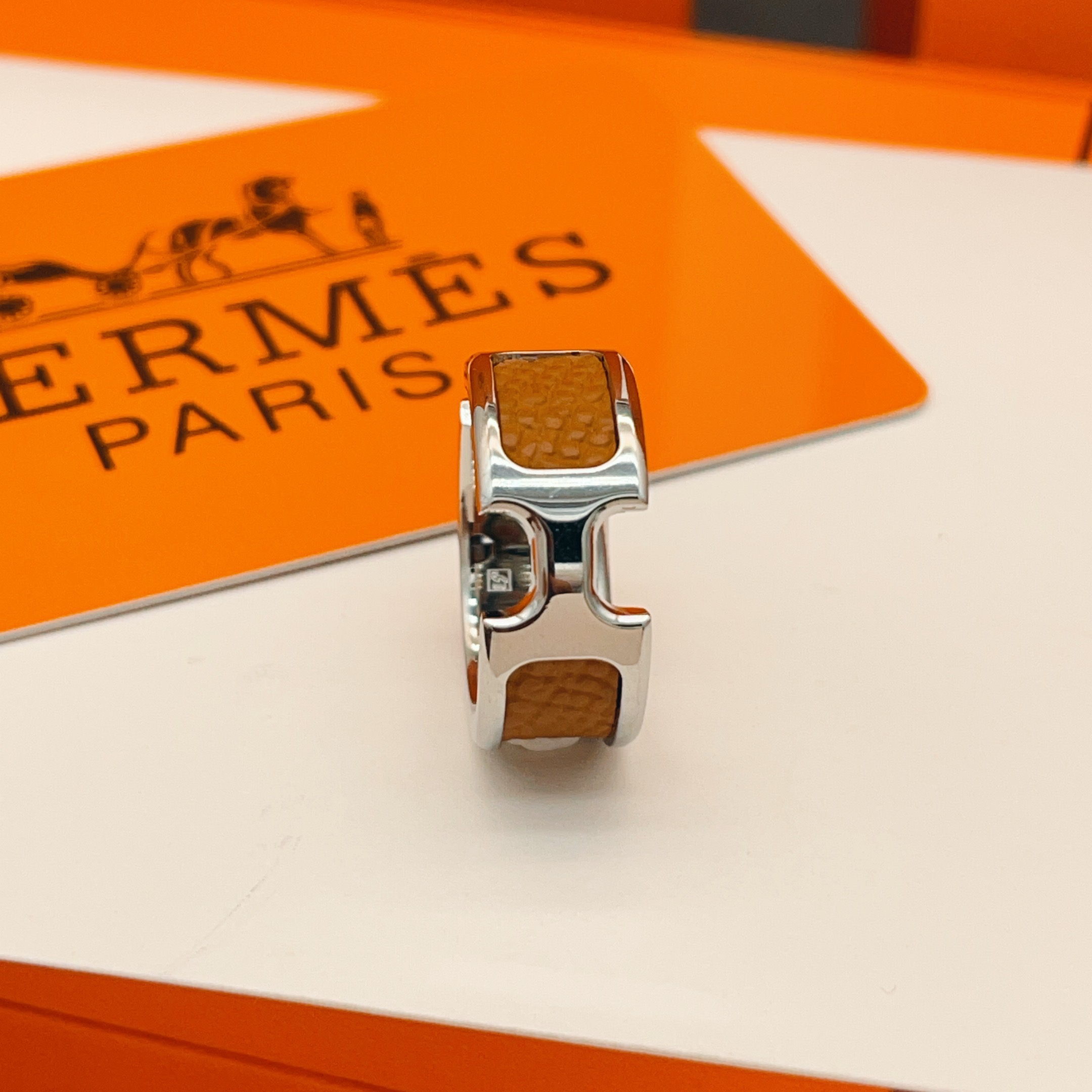 Hermès He@mes最新款，非常的上镜‼ 设计很特别值得入手 高级手工坊系列