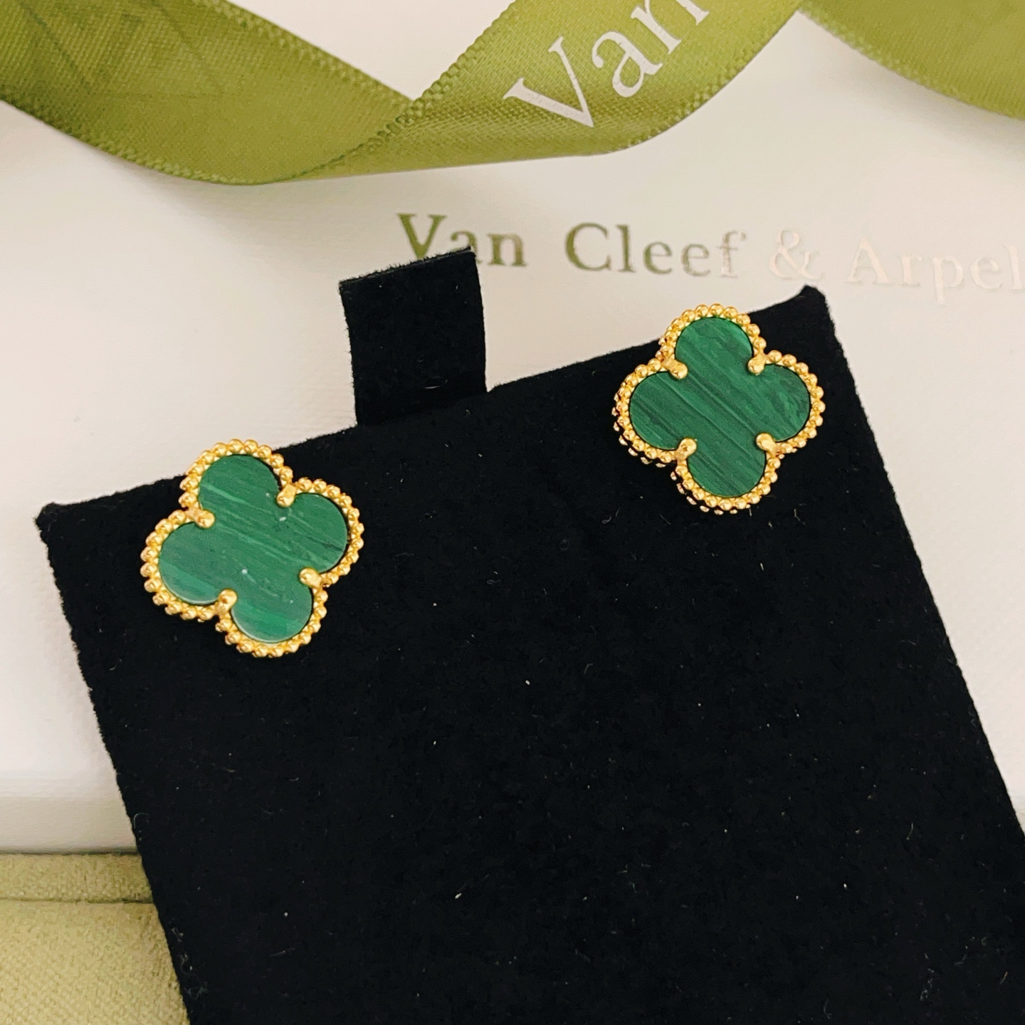 Van Cleef Arpels Vintage Alhambra earrings yellow gold with green malachite 15mm motif diameter