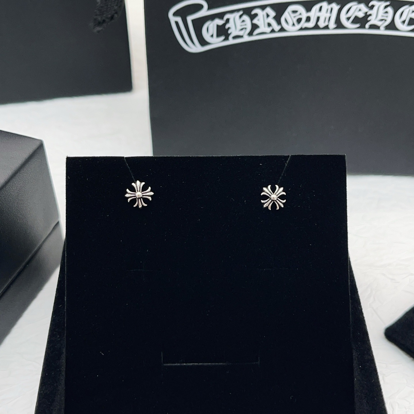 Chrome Hearts 克罗心仿古银色十字小号耳钉一致ZP黄铜材质，非常的上镜‼ 设计很特别值得入手 高级手工坊系列