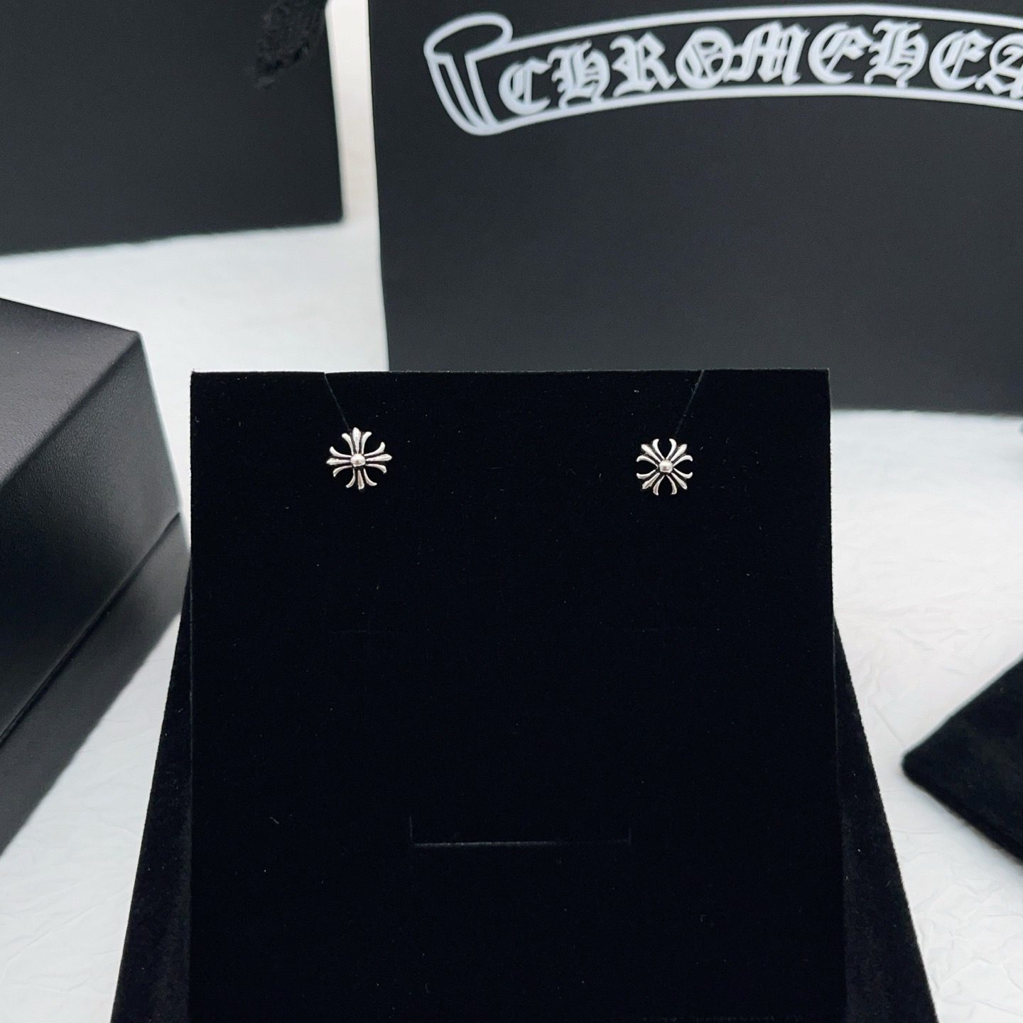 Chrome Hearts 克罗心仿古银色十字小号耳钉一致ZP黄铜材质，非常的上镜‼ 设计很特别值得入手 高级手工坊系列