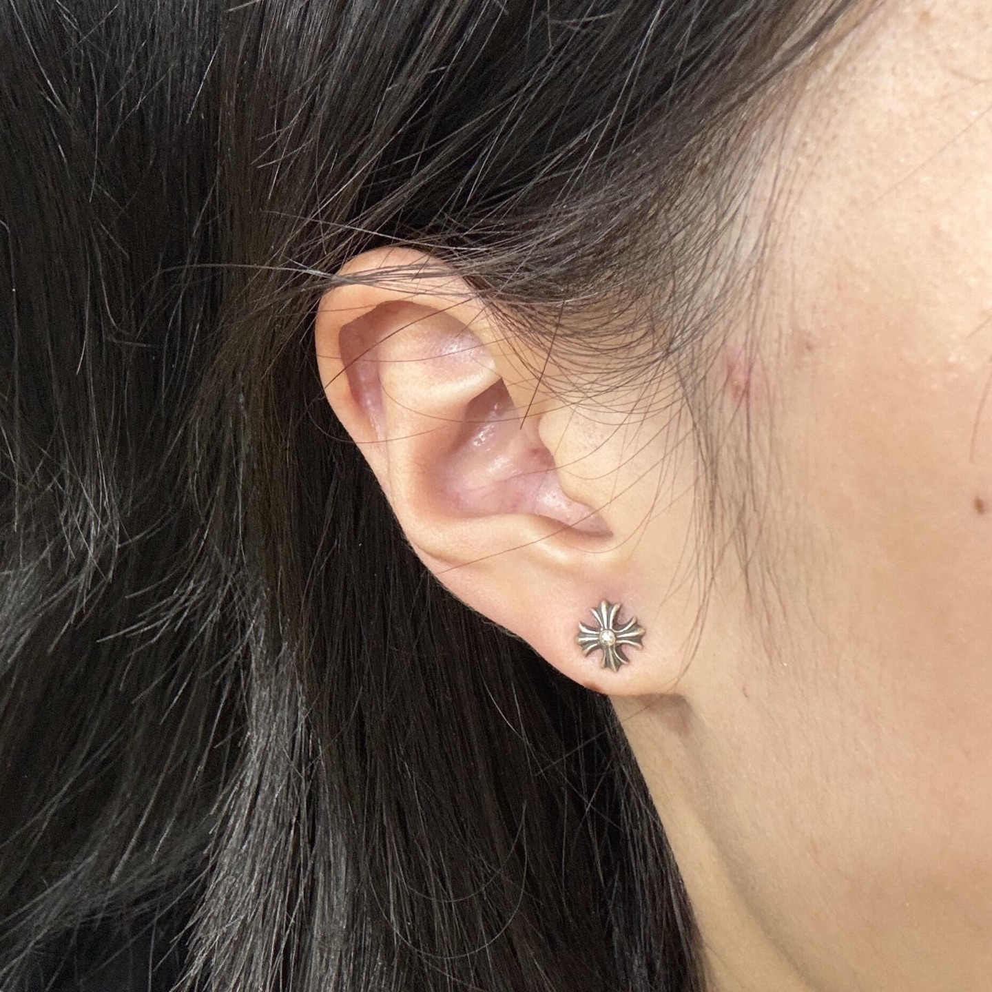 Chrome Hearts 克罗心仿古银色十字小号耳钉一致ZP黄铜材质，非常的上镜‼ 设计很特别值得入手 高级手工坊系列