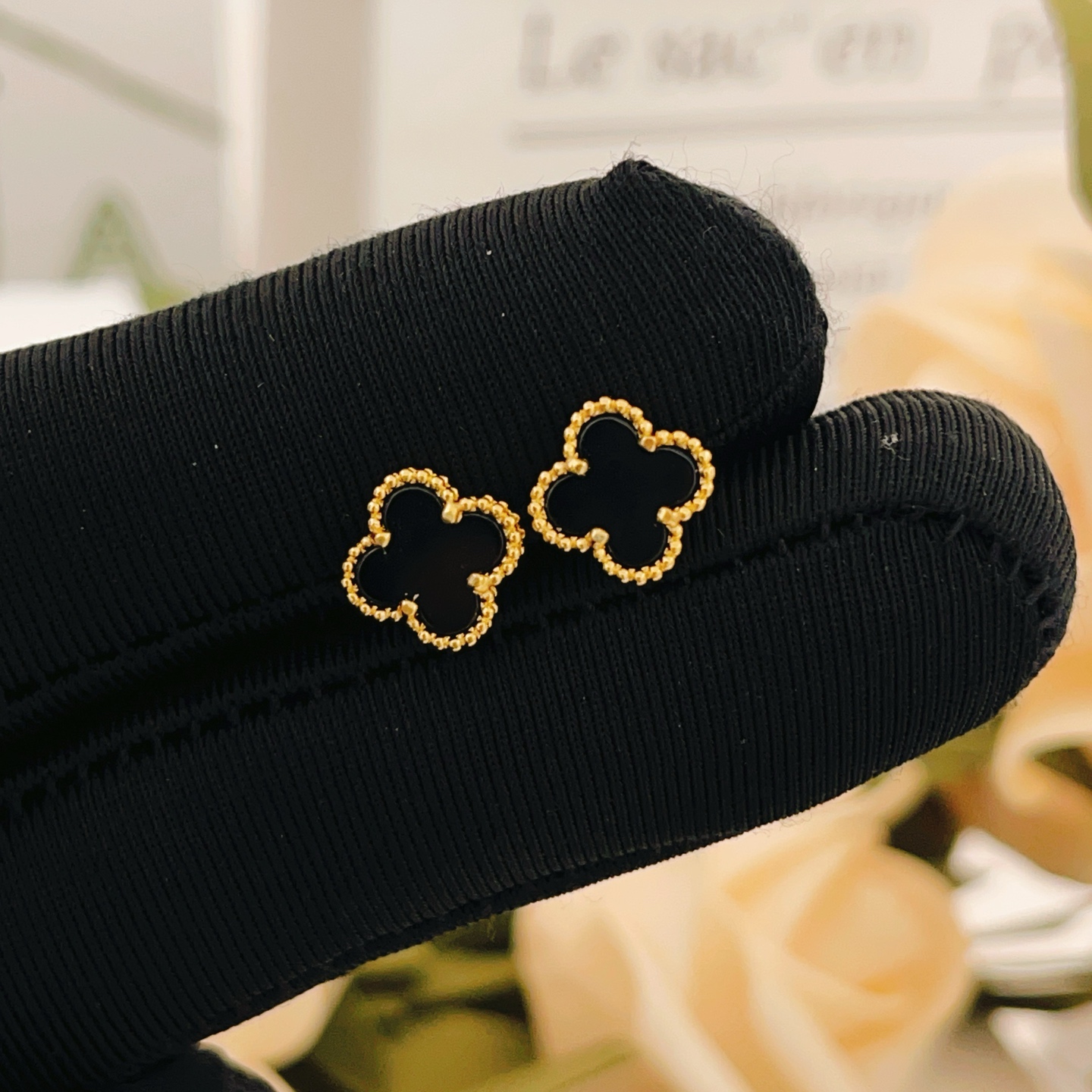 Van Cleef Arpels Sweet Alhambra earrings yellow gold metal with black onyx inlay 9 5mm motif diameter