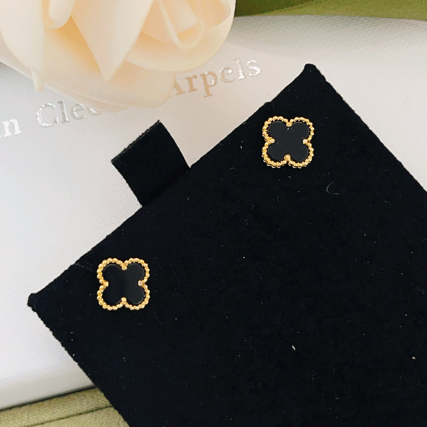 Van Cleef Arpels Sweet Alhambra earrings yellow gold metal with black onyx inlay 9 5mm motif diameter
