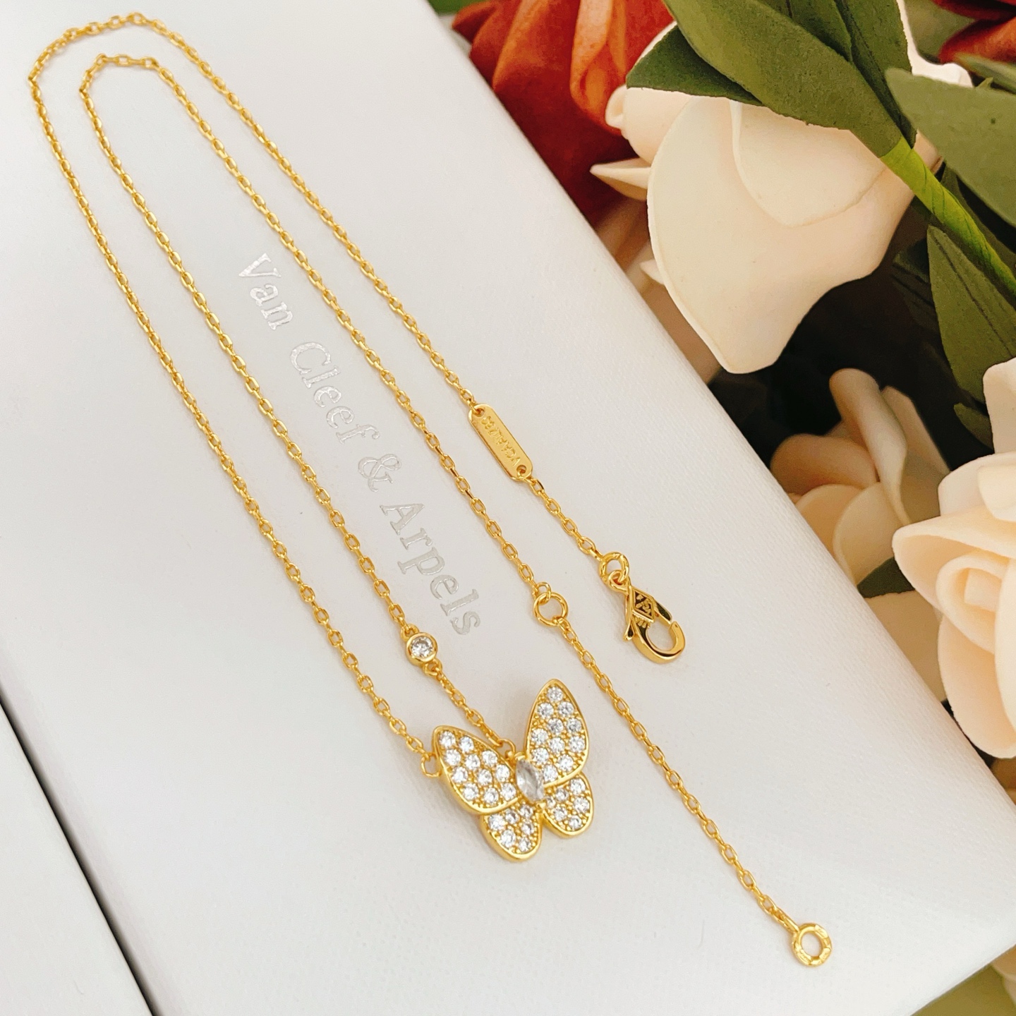 Van Cleef Arpels Two Butterfly necklace Yellow gold with clear diamond pave 42cm with 5cm extender