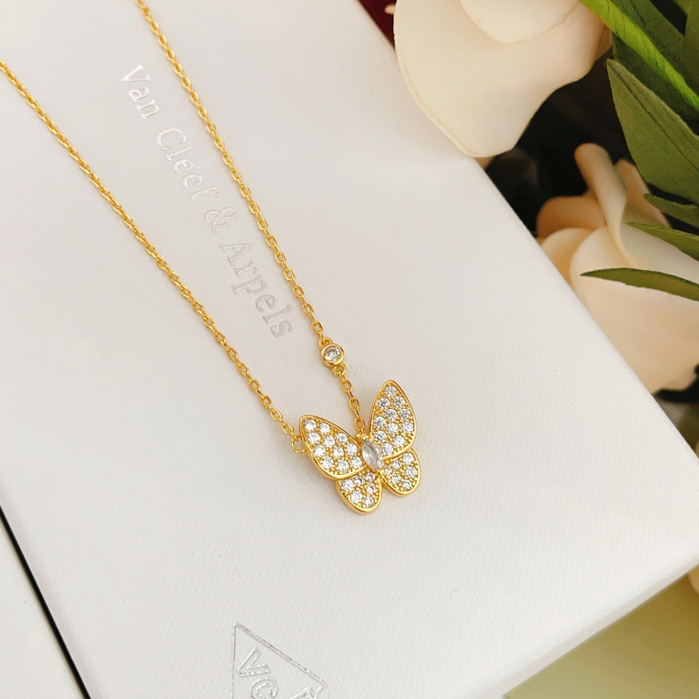 Van Cleef Arpels Two Butterfly necklace Yellow gold with clear diamond pave 42cm with 5cm extender