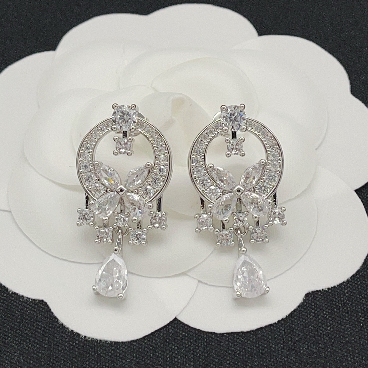 Graff Butterfly Diamond Chandelier Earrings earrings White gold with clear white diamonds 3cm drop length