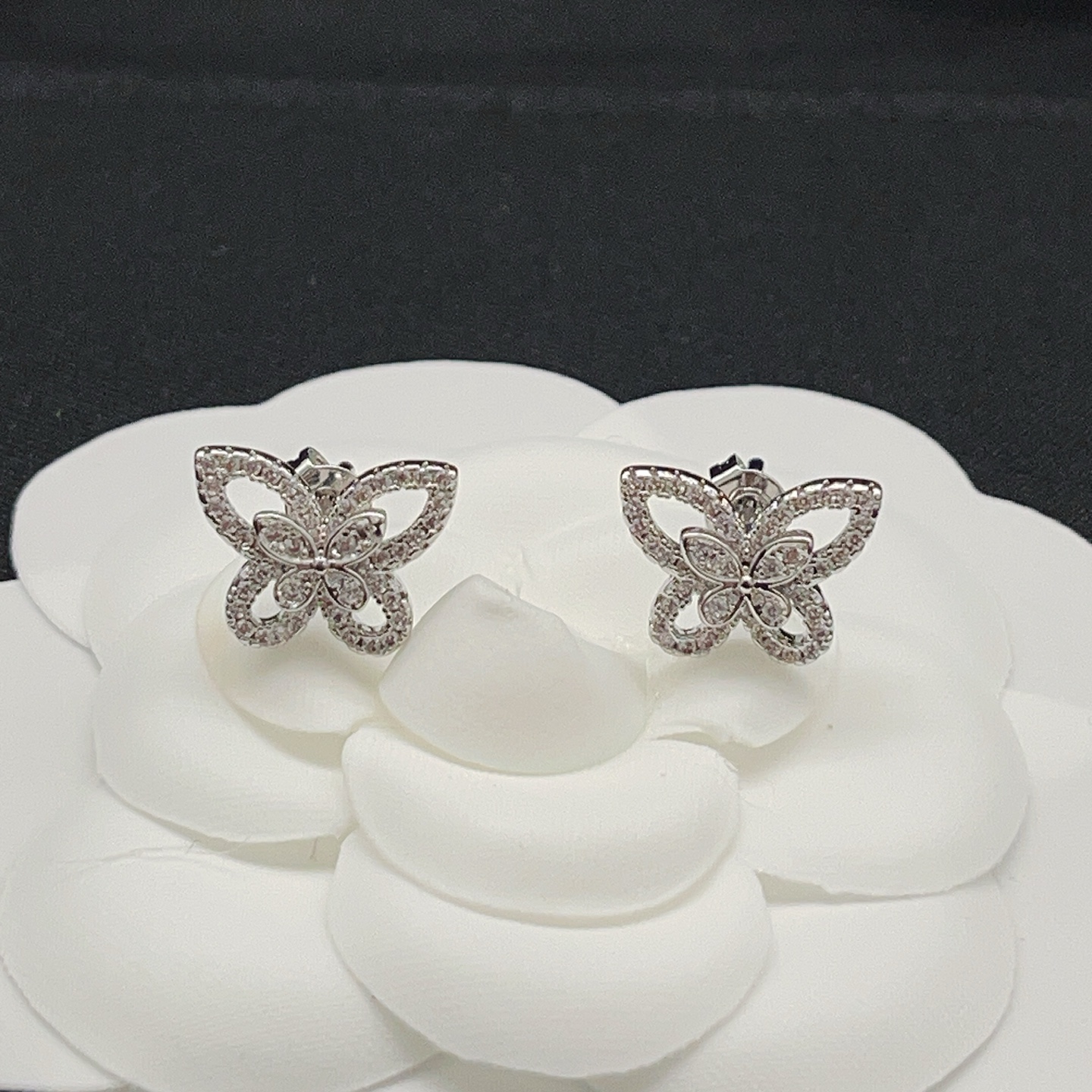 Graff Butterfly Silhouette earrings white gold with pave white diamonds 10mm stud diameter