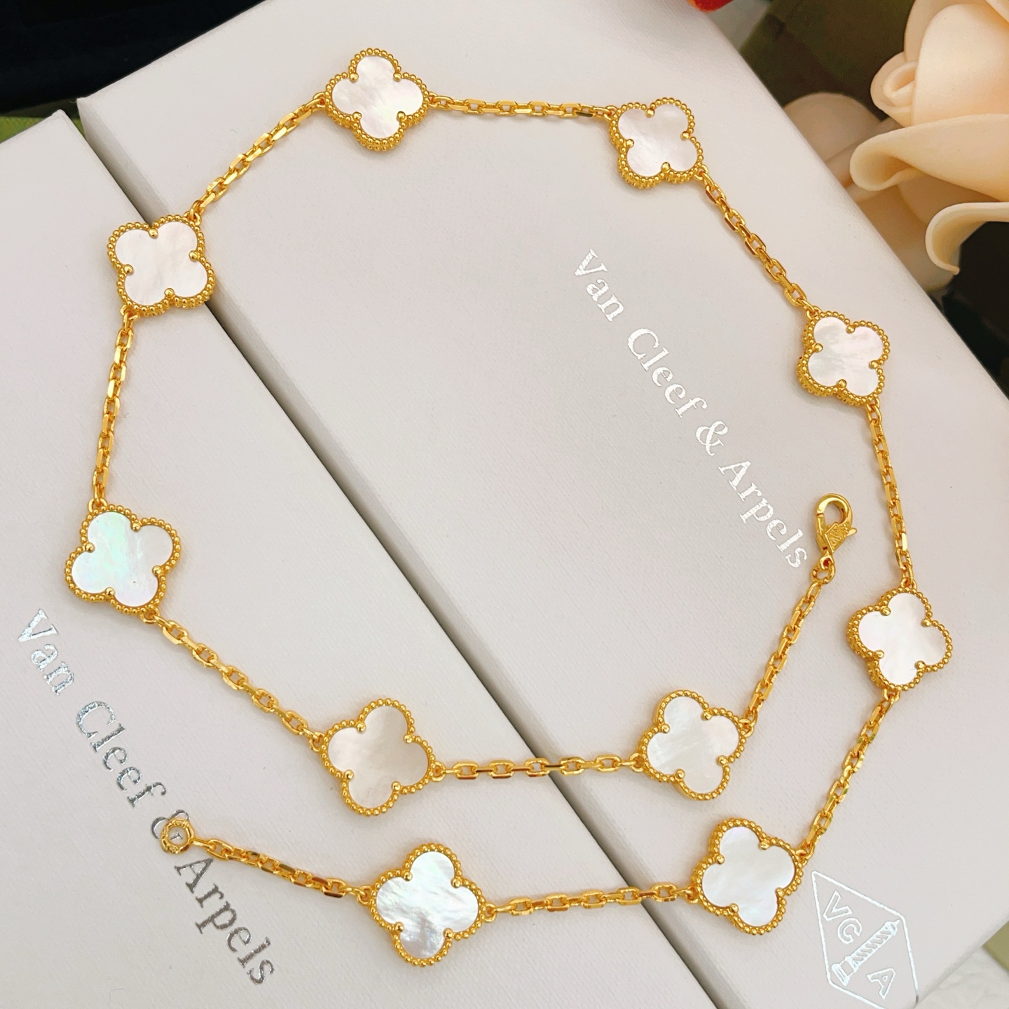 Collar Van Cleef Arpels Alhambra Vintage 10 Motivos Oro amarillo con nácar blanco 42cm
