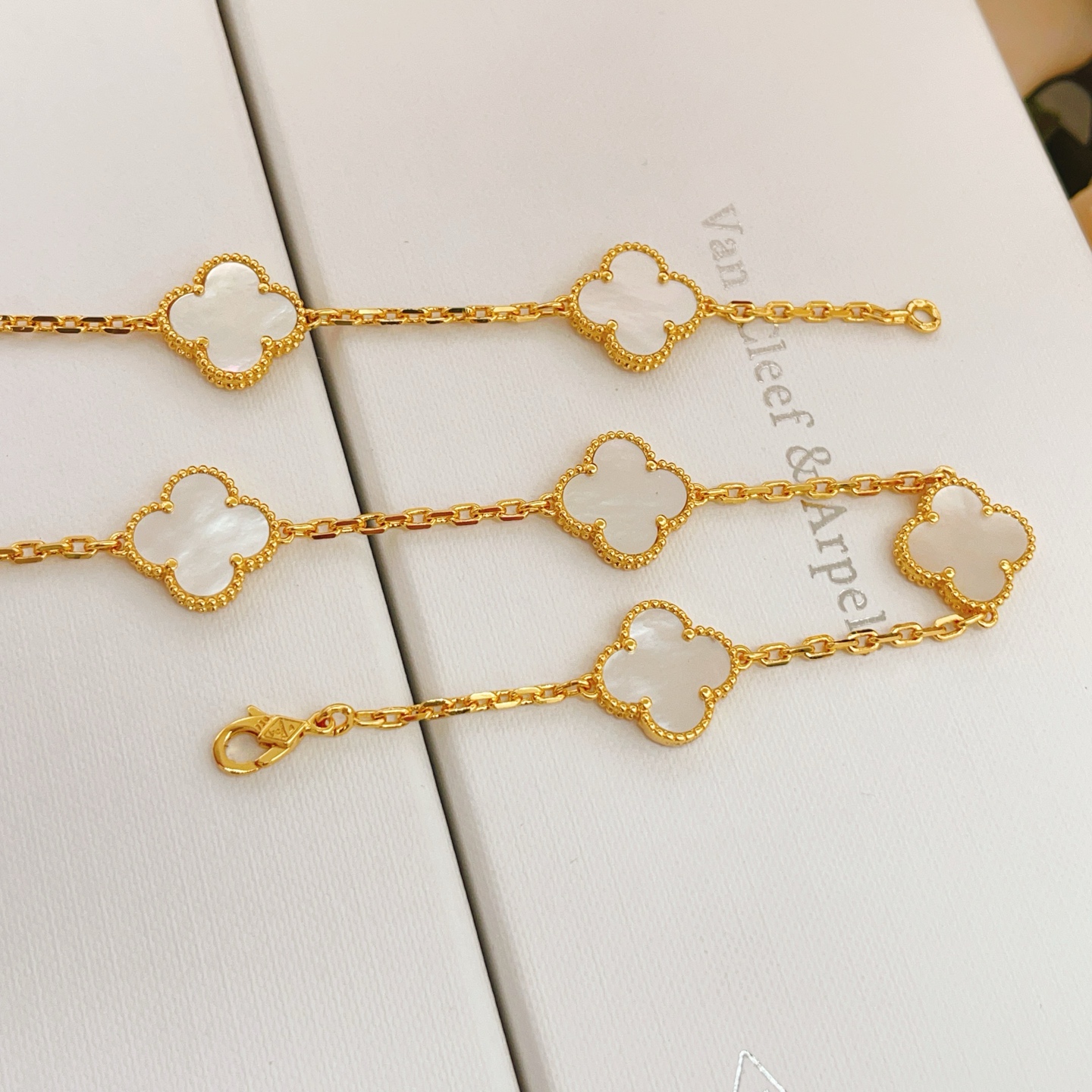 Collar Van Cleef Arpels Alhambra Vintage 10 Motivos Oro amarillo con nácar blanco 42cm