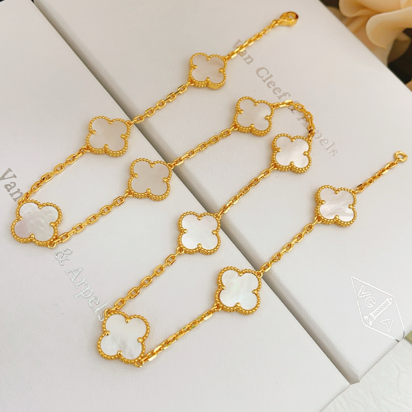 Collar Van Cleef Arpels Alhambra Vintage 10 Motivos Oro amarillo con nácar blanco 42cm