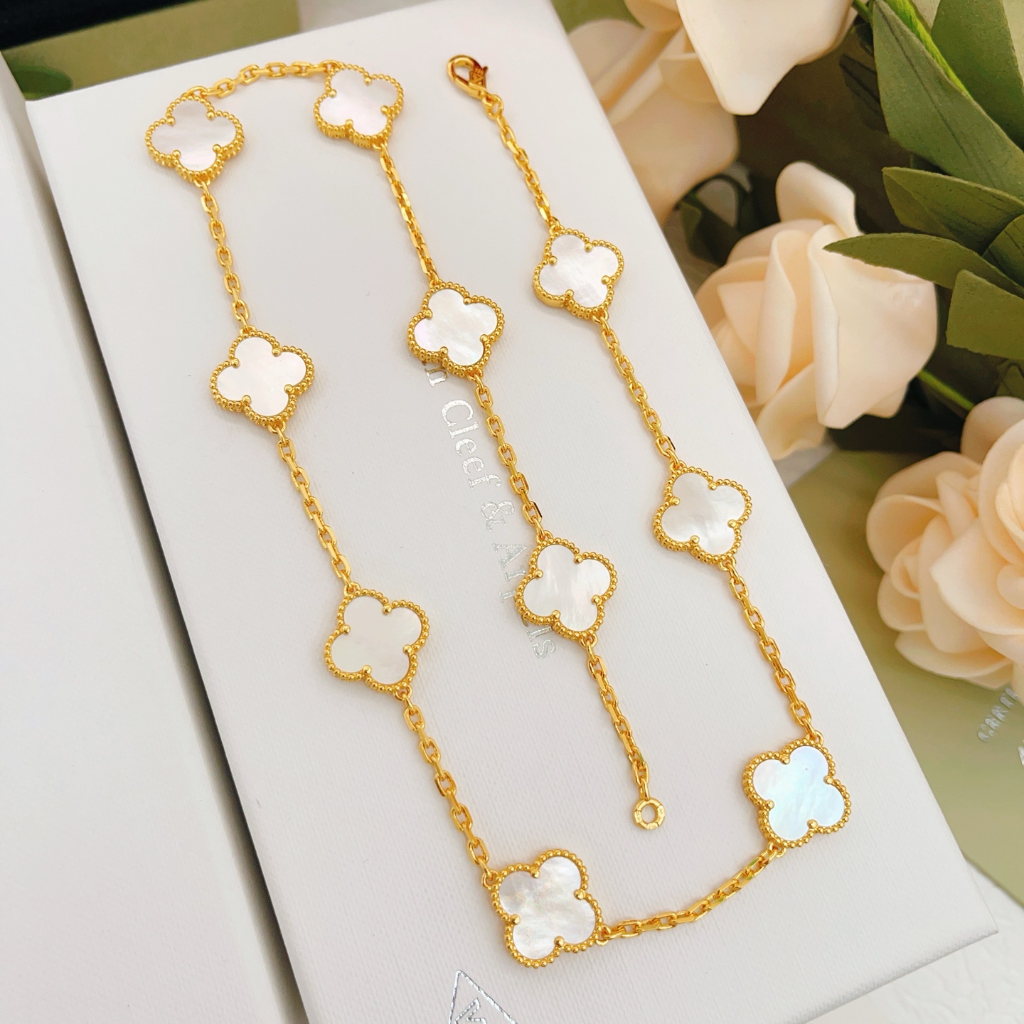Collar Van Cleef Arpels Alhambra Vintage 10 Motivos Oro amarillo con nácar blanco 42cm