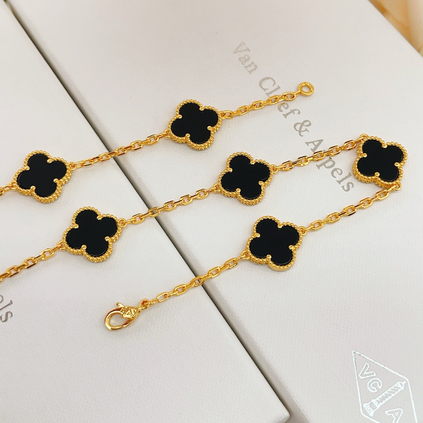 Van Cleef Arpels Alhambra necklace yellow gold with black onyx clover motifs 42cm