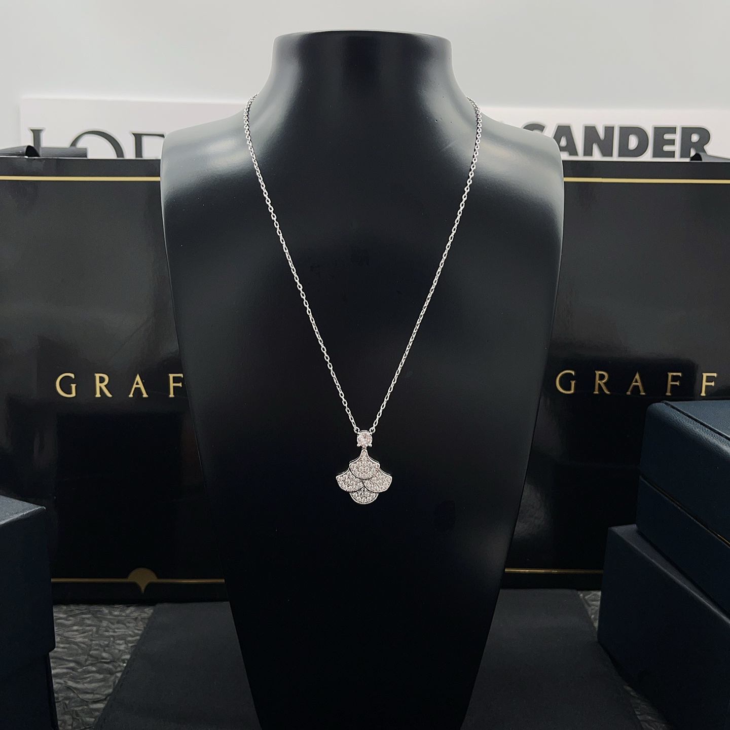 Graff Ginkgo necklace white gold with clear diamonds 45cm