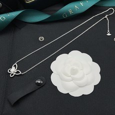【GRAFF最新款🆕🆕银色镶钻镂空蝴蝶项链】一致官网黄铜材质,非常的上镜‼️设计很特别值得入手。高级手工 【GRAFF最新款🆕🆕银色镶钻镂空蝴蝶项链】一致官网黄铜材质,非常的上镜‼️设计很特别值得入手。高级手工