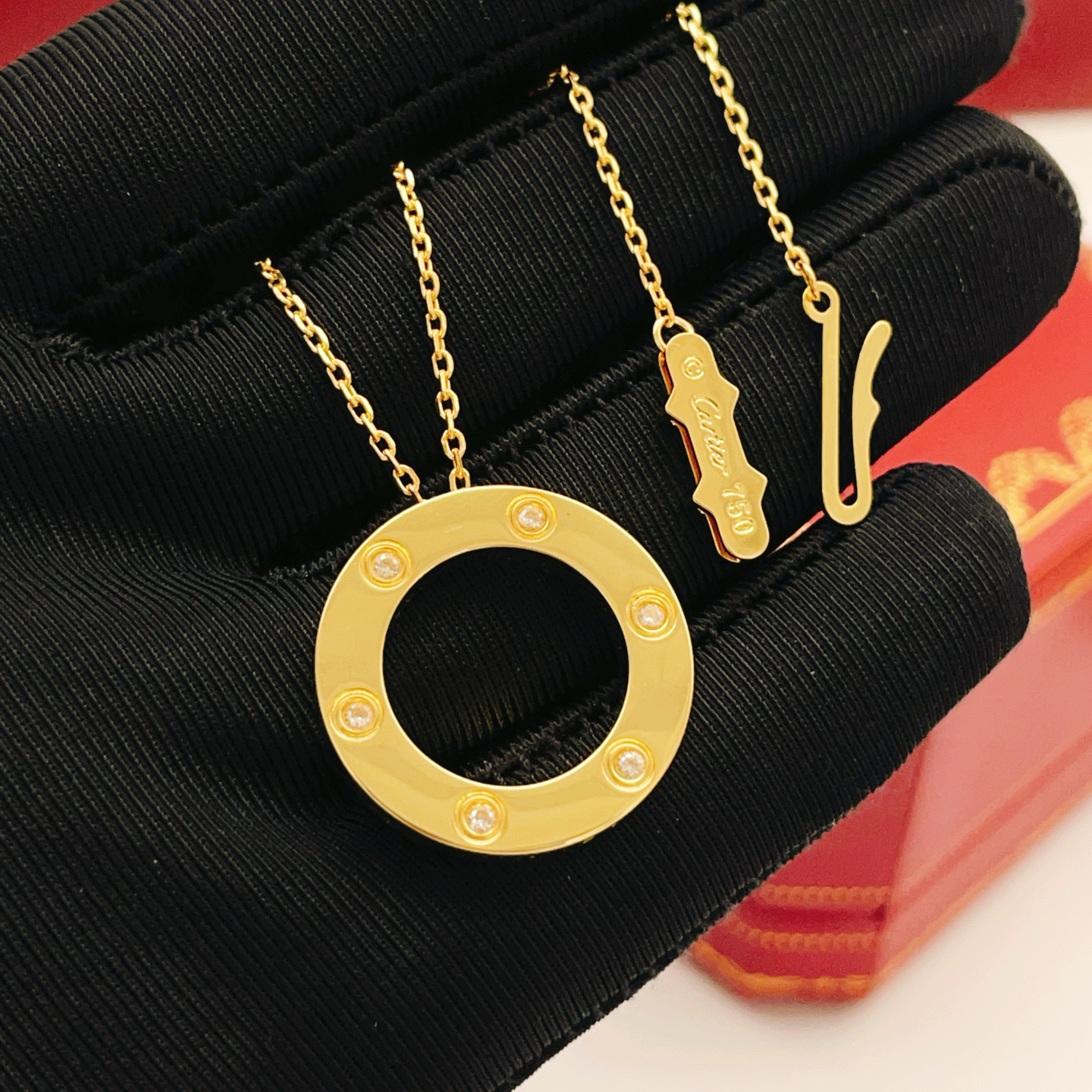 【Cartie*最新款🆕🆕卡地亚金色镶钻圆形项链】一致官网黄铜材质，非常的上镜‼️设计很特别值得入手。高