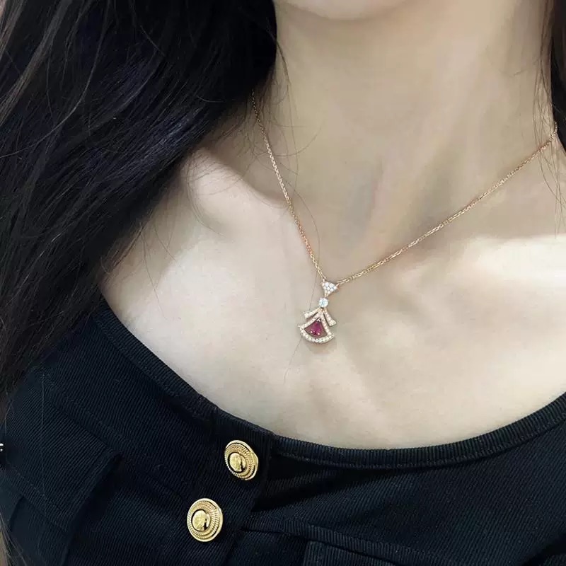 Bvlgari BVLGARI最新款，非常的上镜‼ 设计很特别值得入手 高级手工坊系列