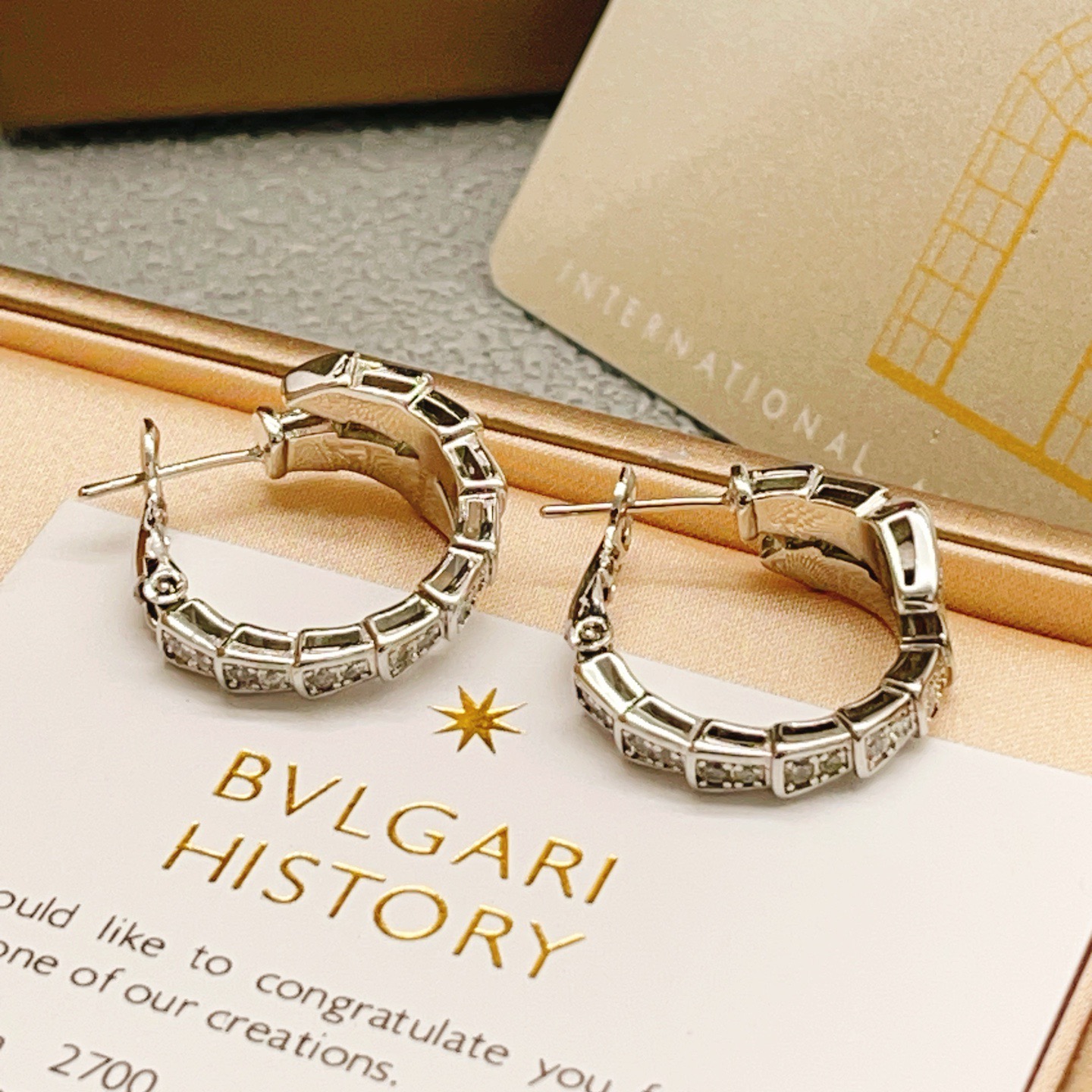 Bvlgari BVLGARI最新款，非常的上镜‼ 设计很特别值得入手 高级手工坊系列