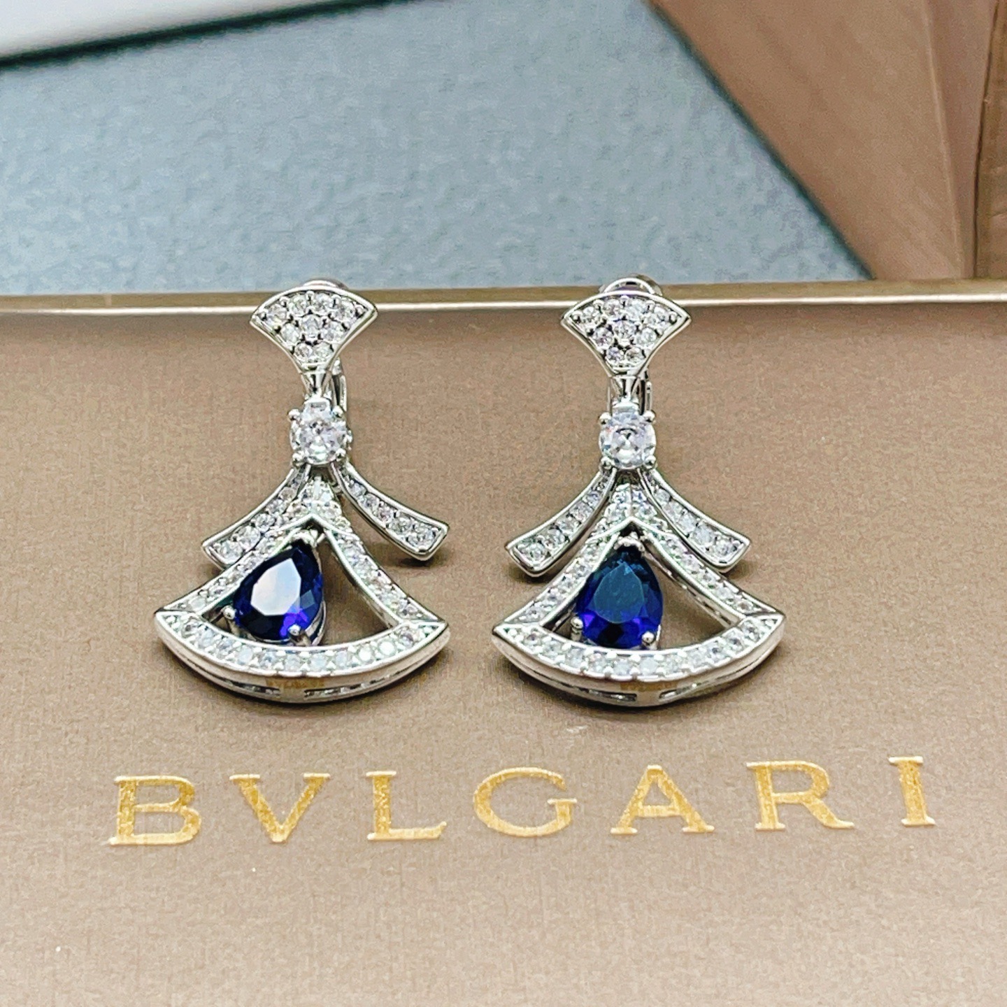 Bvlgari BVLGARI最新款，非常的上镜‼ 设计很特别值得入手 高级手工坊系列