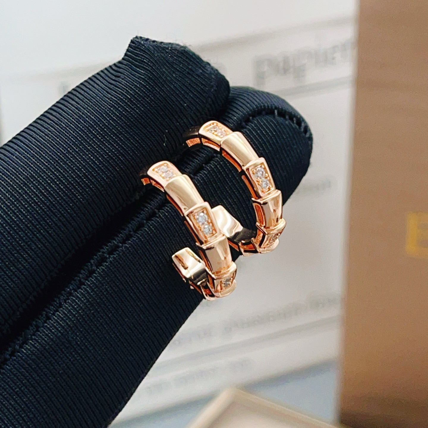 Bvlgari BVLGARI最新款，非常的上镜‼ 设计很特别值得入手 高级手工坊系列