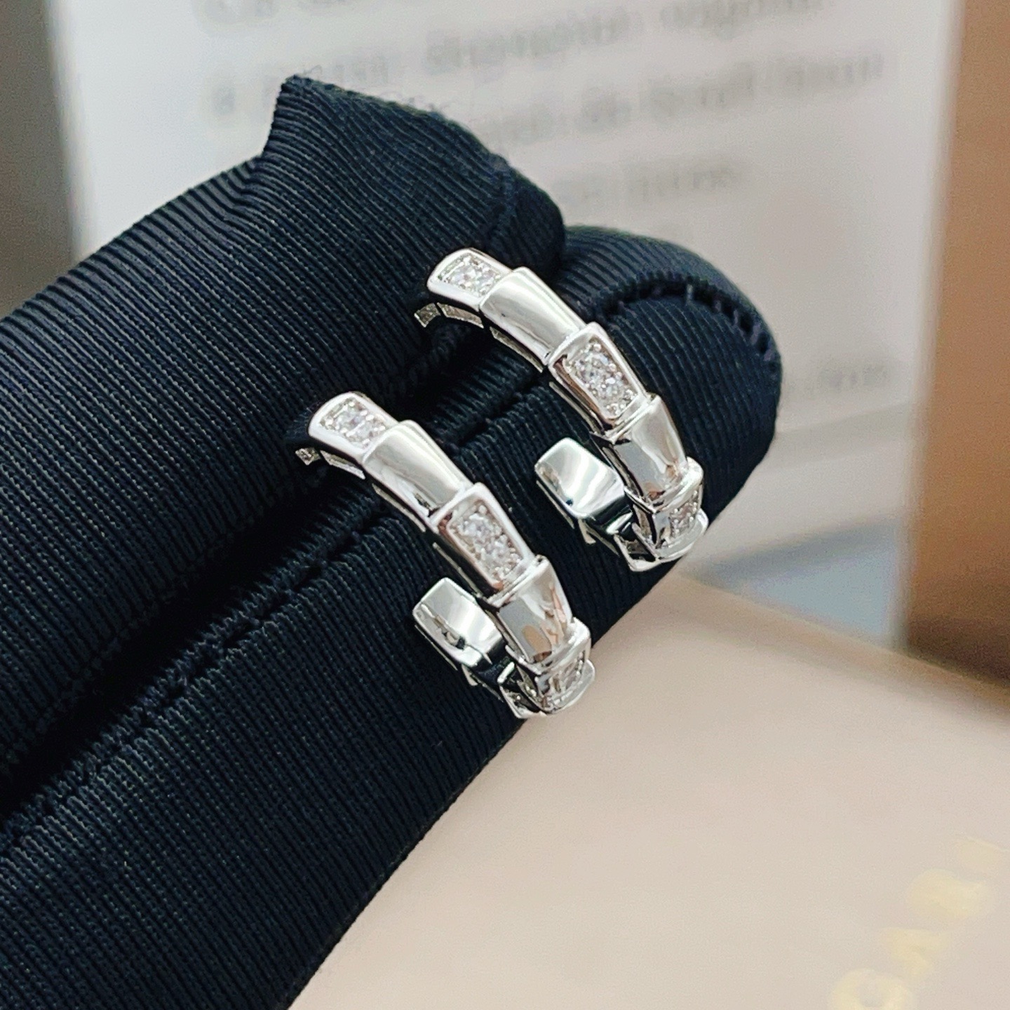 Bvlgari BVLGARI最新款，非常的上镜‼ 设计很特别值得入手 高级手工坊系列
