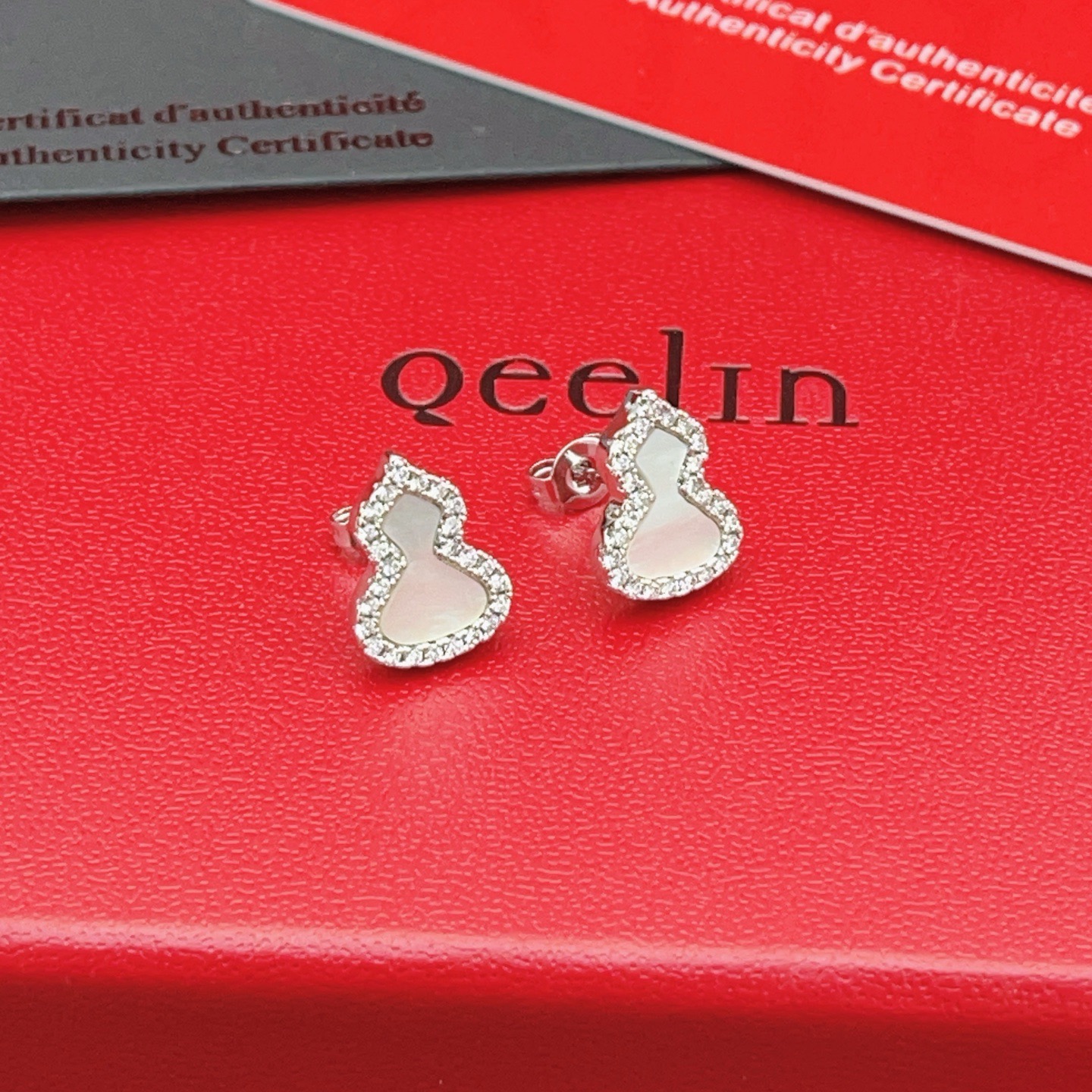 Qeelin Wulu earrings silver-toned white gold white mother-of-pearl clear diamond accents 8mm stud length