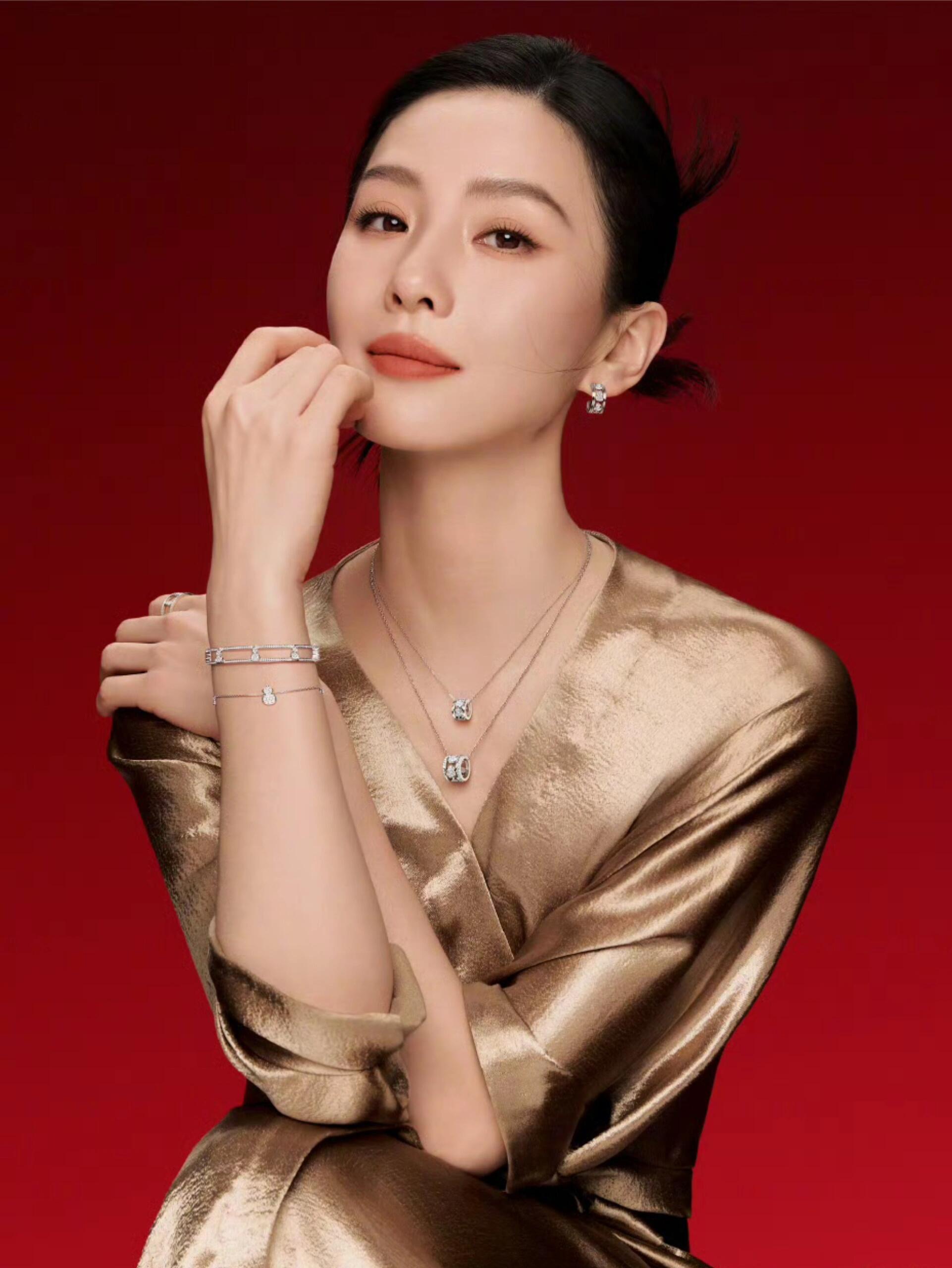 Qeelin Yu Yi earrings 18K white gold with clear diamonds 10mm outer diameter