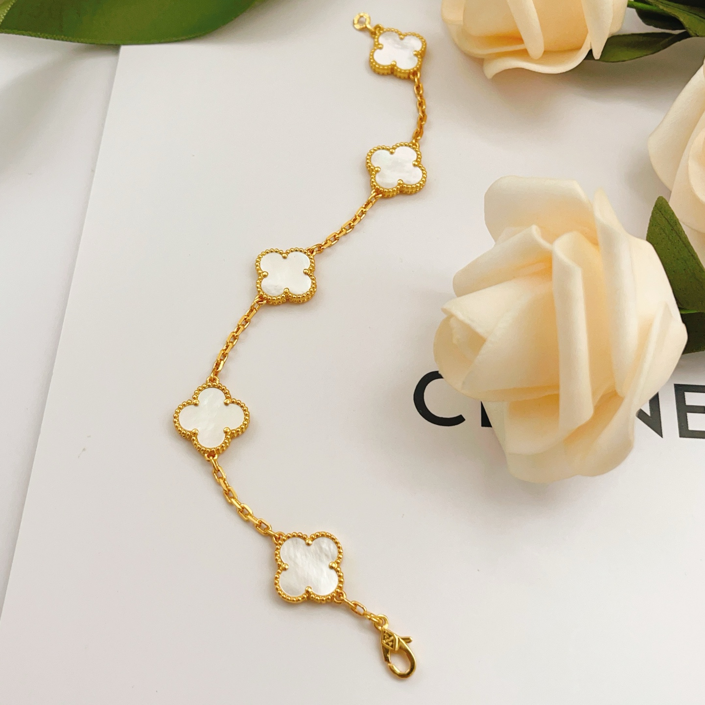 Pulseira Van Cleef Arpels Alhambra ouro amarelo madrepérola branca 18 cm