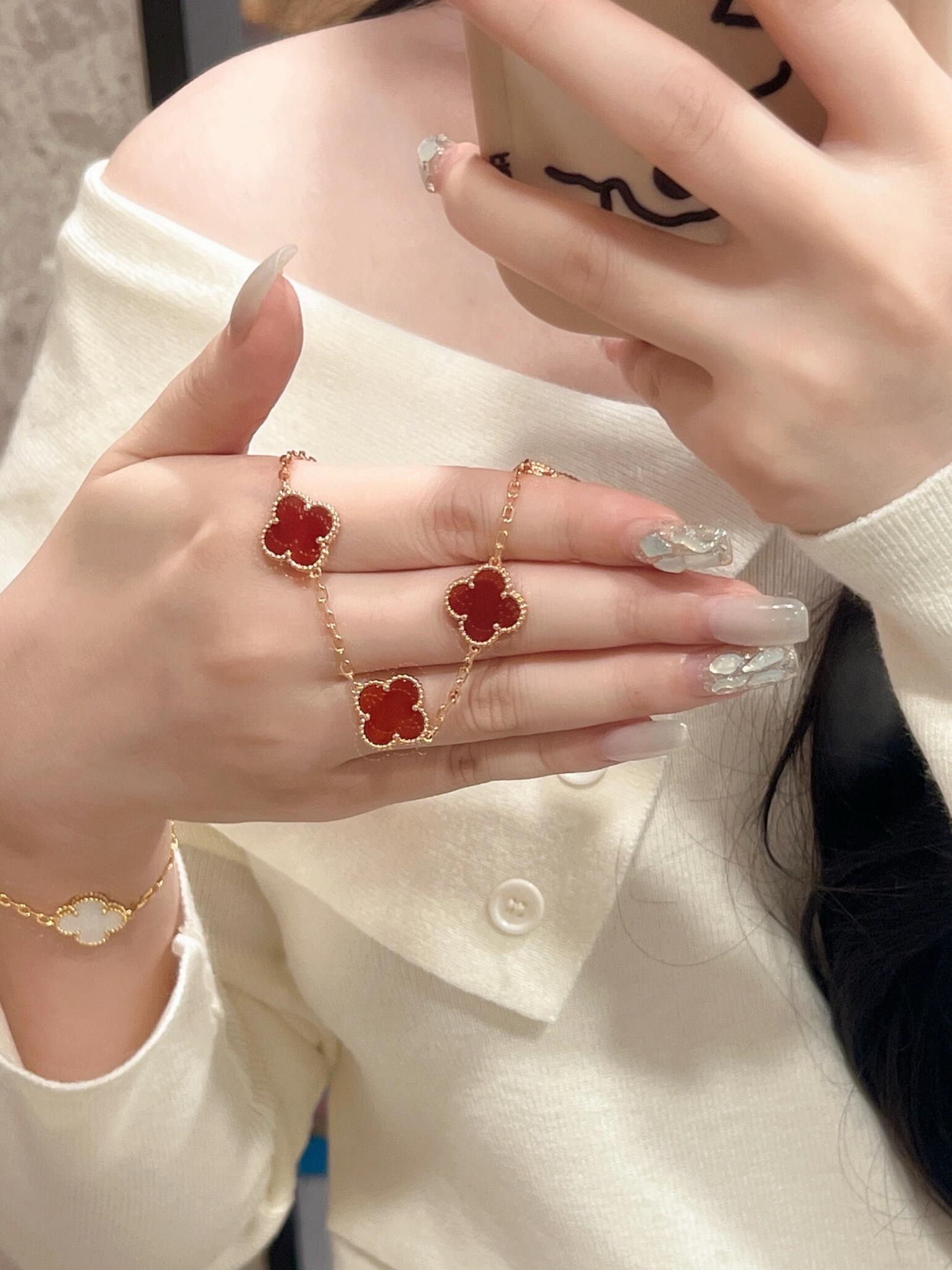 Van Cleef Arpels Alhambra necklace 18K yellow gold carnelian red 42cm