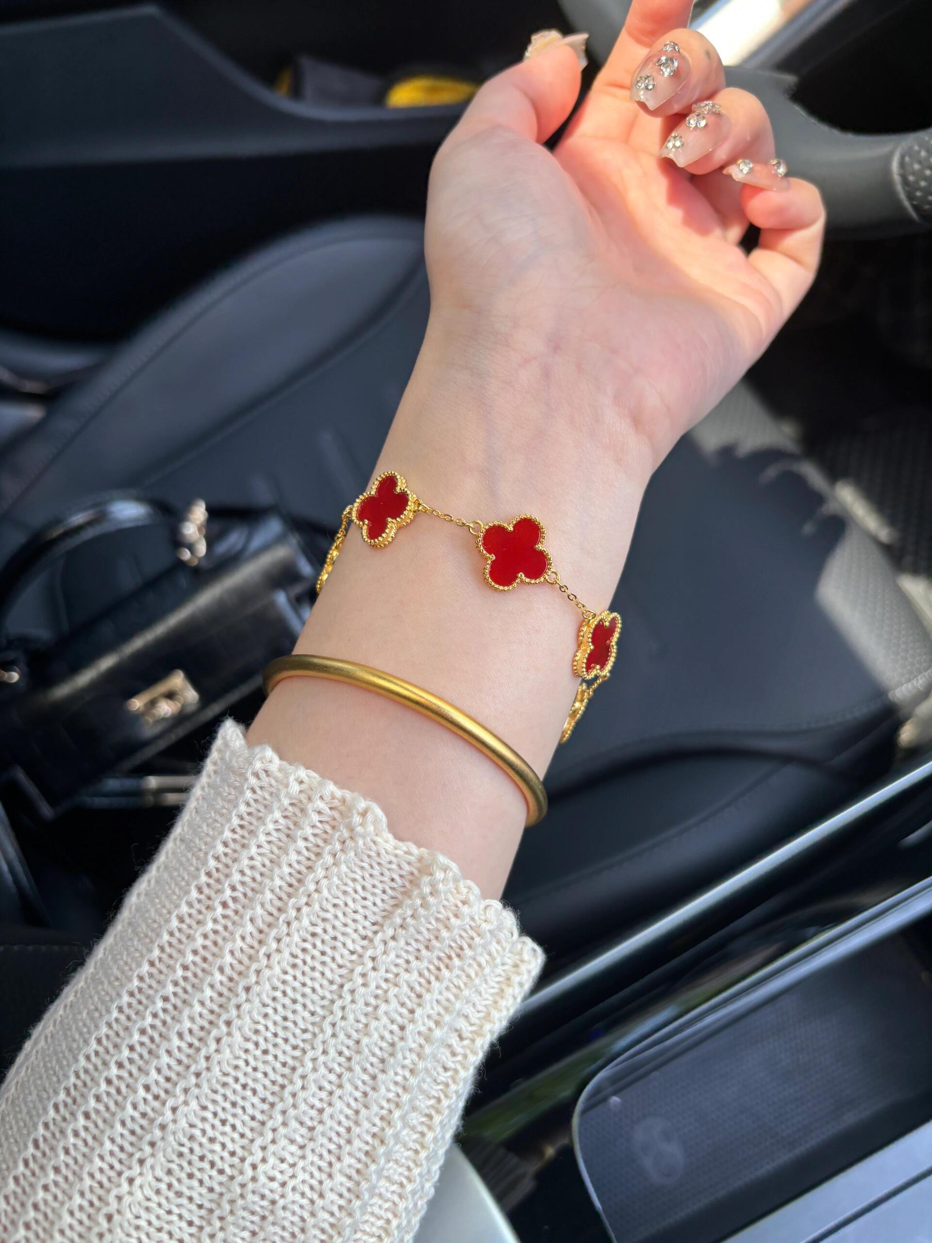Van Cleef Arpels Alhambra bracelet yellow gold with carnelian red clover motifs 19cm