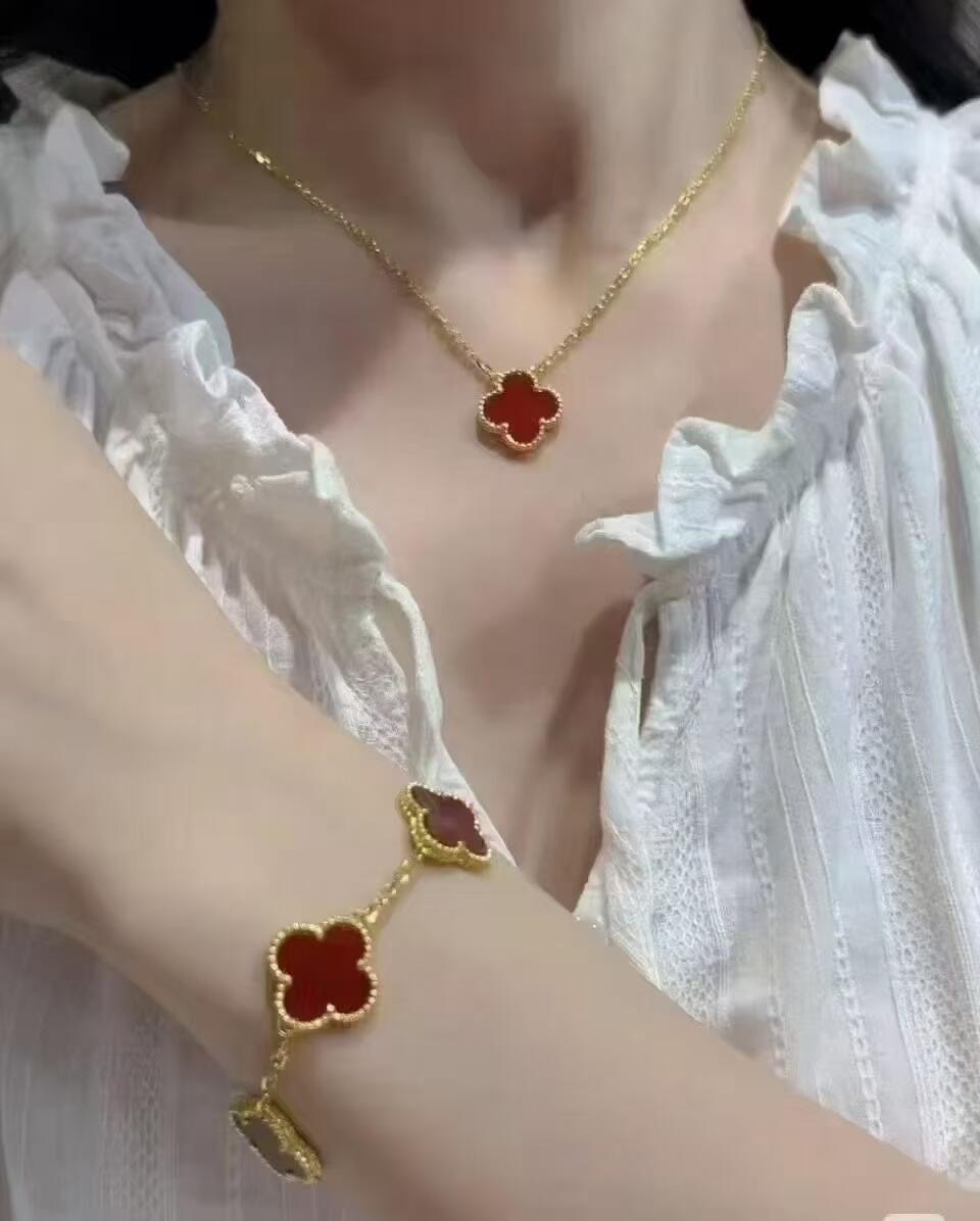 Van Cleef Arpels Alhambra bracelet yellow gold with carnelian red clover motifs 19cm