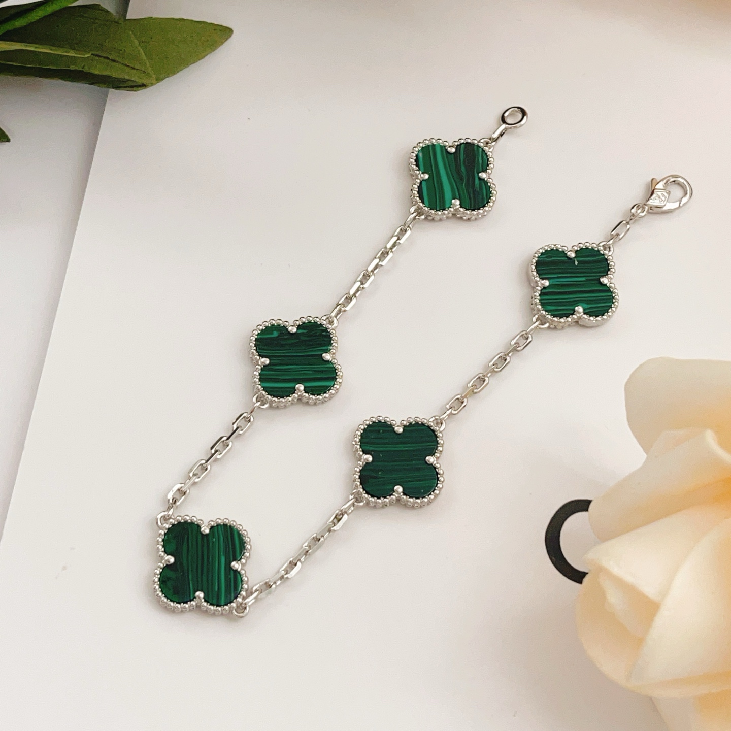 Bracciale Van Cleef Arpels Alhambra Oro bianco con malachite verde 19 cm