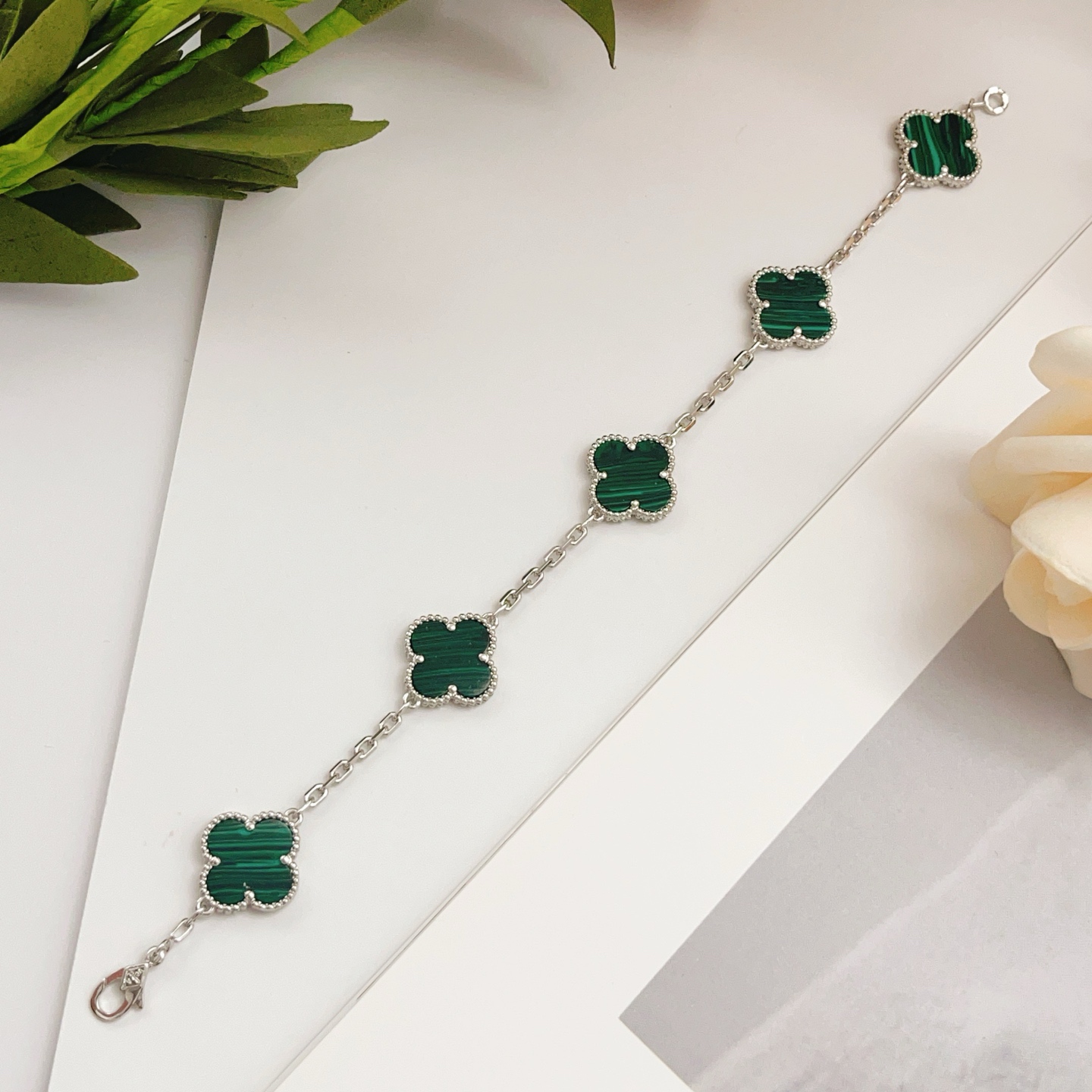 Bracciale Van Cleef Arpels Alhambra Oro bianco con malachite verde 19 cm