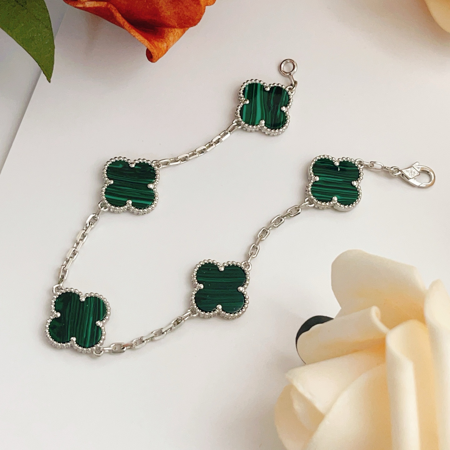 Bracciale Van Cleef Arpels Alhambra Oro bianco con malachite verde 19 cm