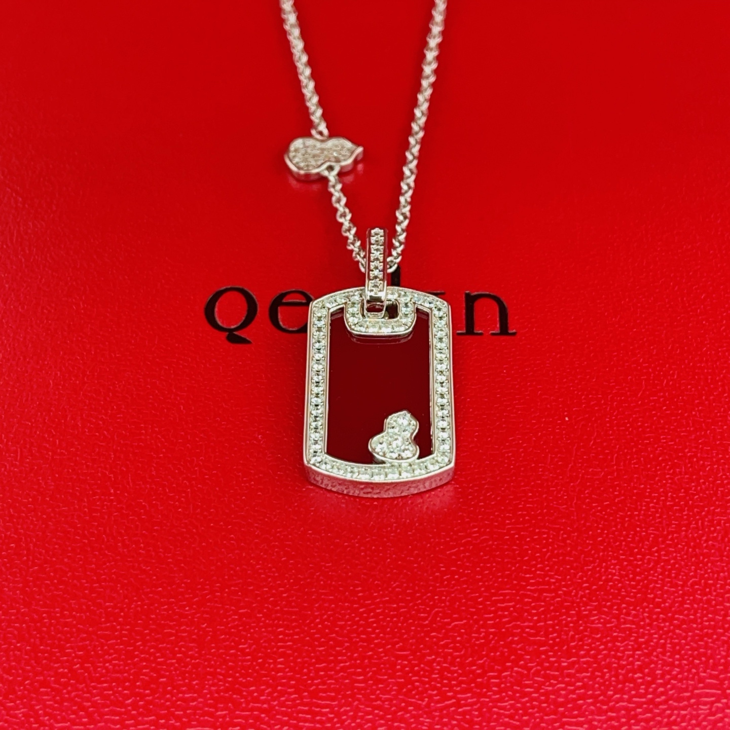 Qeelin Wulu necklace Silver-toned metal with red enamel and clear diamond accents 45cm
