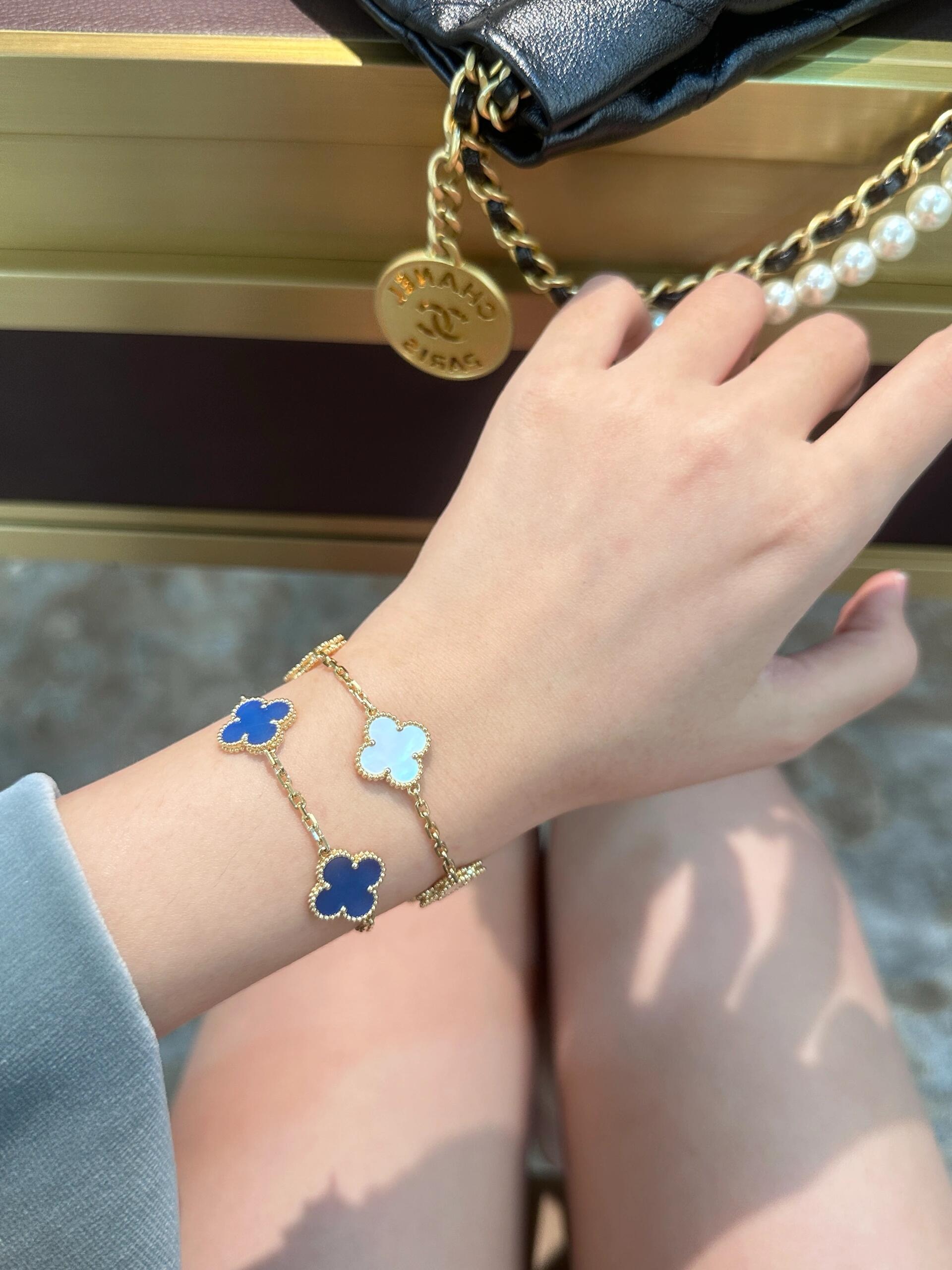 Pulseira Van Cleef Arpels Alhambra Ouro amarelo com ágata azul Ouro branco com ágata azul Ouro rosa com ágata azul 18 cm