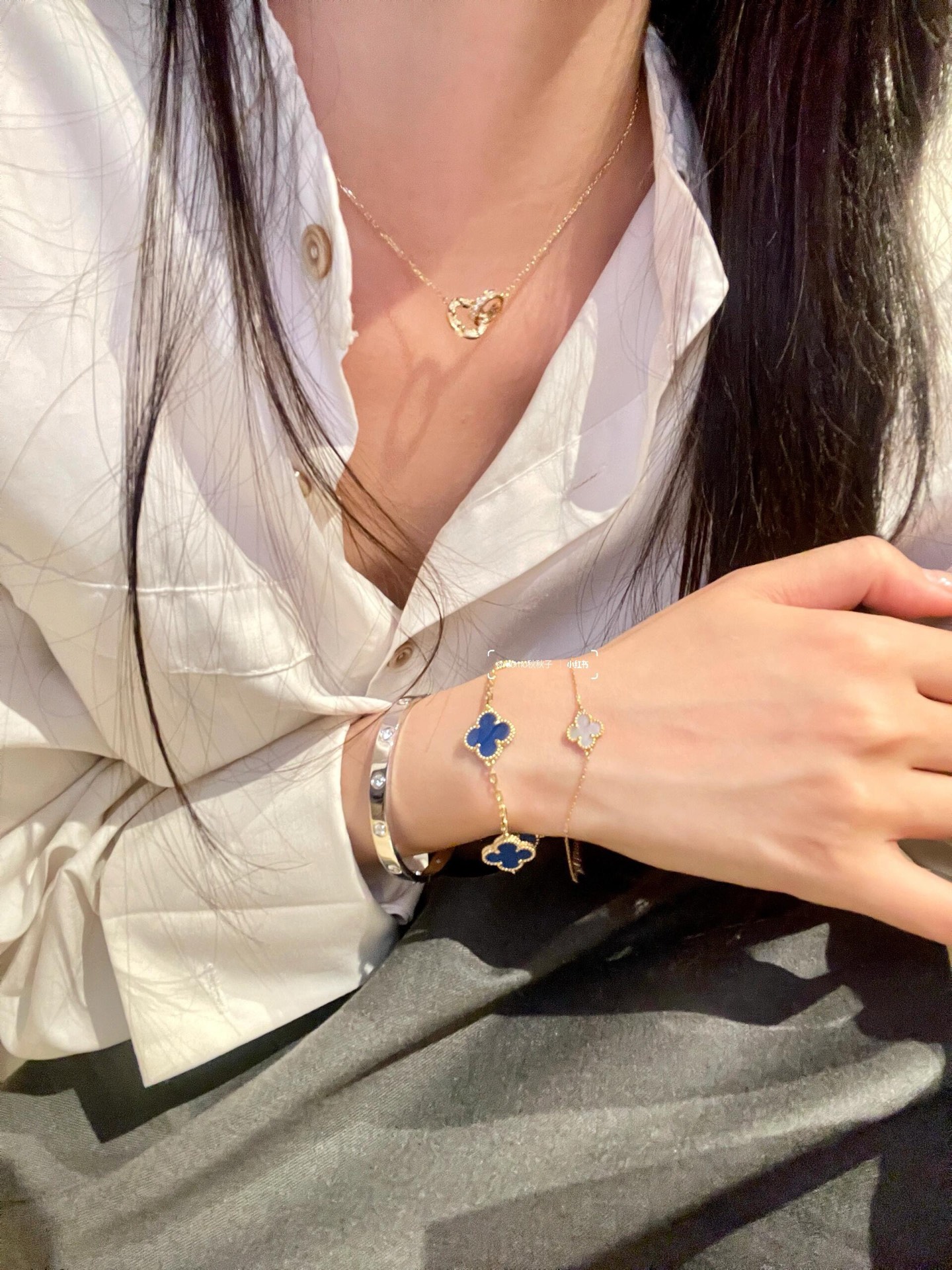 Bracciale Van Cleef Arpels Alhambra in oro giallo agata blu 17 cm