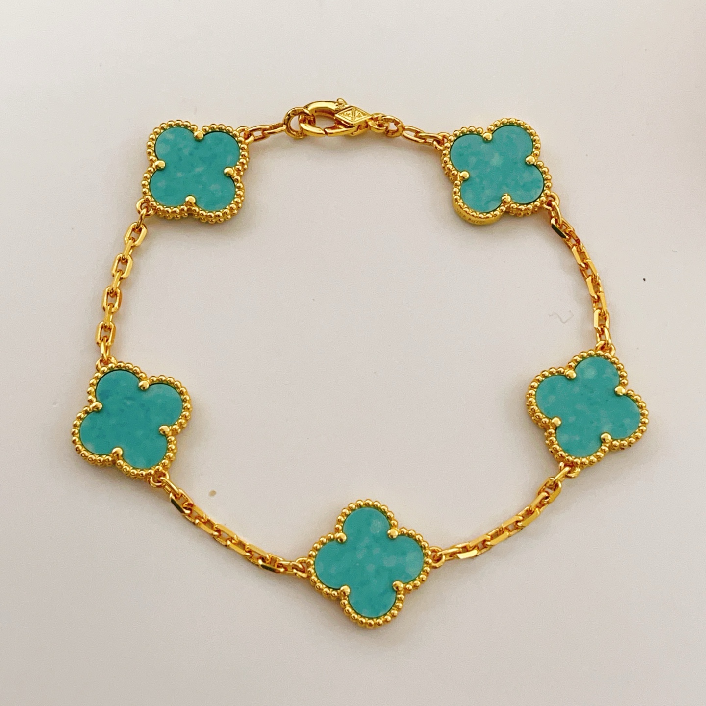 Pulseira Van Cleef Arpels Alhambra Vintage 5 Motifs Ouro amarelo com incrustações de trevo azul turquesa 19 cm
