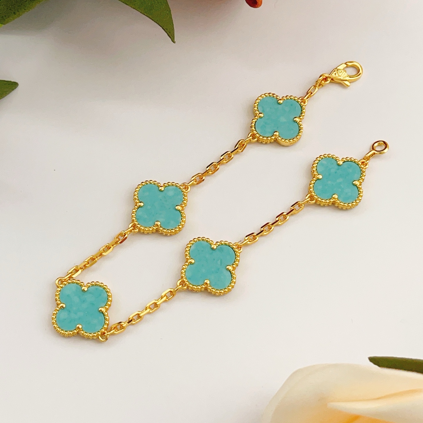 Pulseira Van Cleef Arpels Alhambra Vintage 5 Motifs Ouro amarelo com incrustações de trevo azul turquesa 19 cm