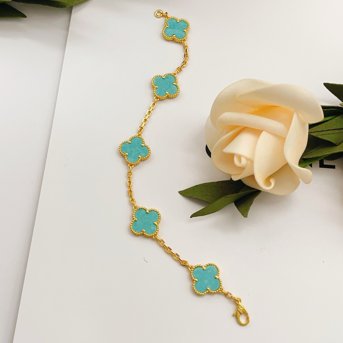 Pulseira Van Cleef Arpels Alhambra Vintage 5 Motifs Ouro amarelo com incrustações de trevo azul turquesa 19 cm