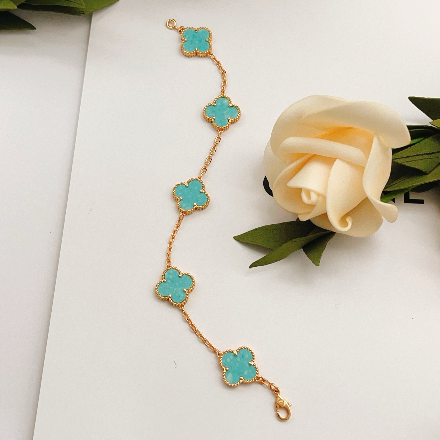 Van Cleef Arpels Bracelet Alhambra Or jaune avec motifs trèfles turquoise 19cm