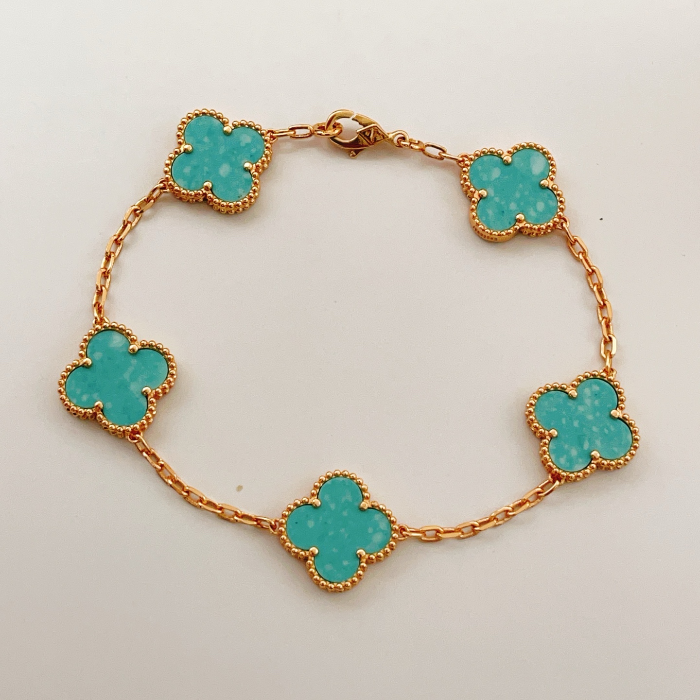 Van Cleef Arpels Bracelet Alhambra Or jaune avec motifs trèfles turquoise 19cm